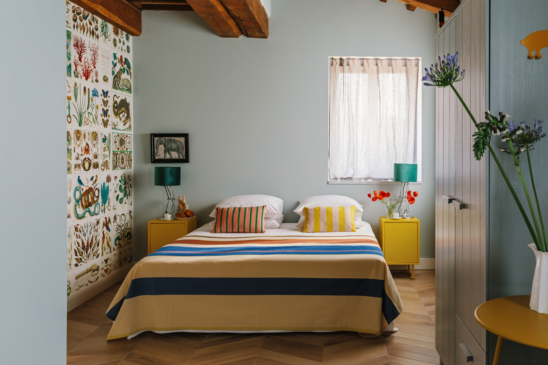 villa-bella-sorpresa_farmhouse_marche-italy_interior-bed.jpg