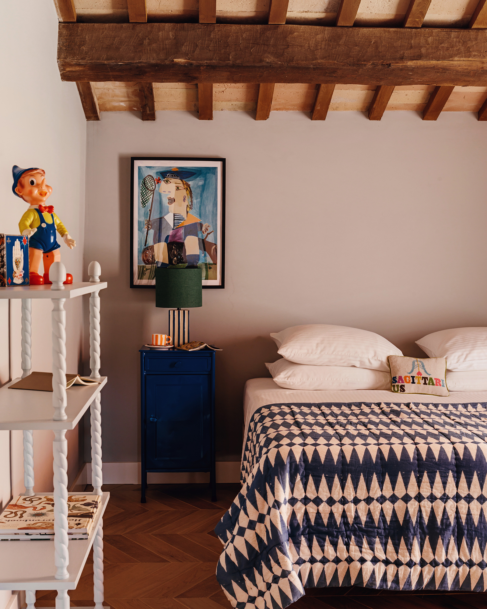 villa-bella-sorpresa_farmhouse_marche-italy_interior-bed-room.jpg