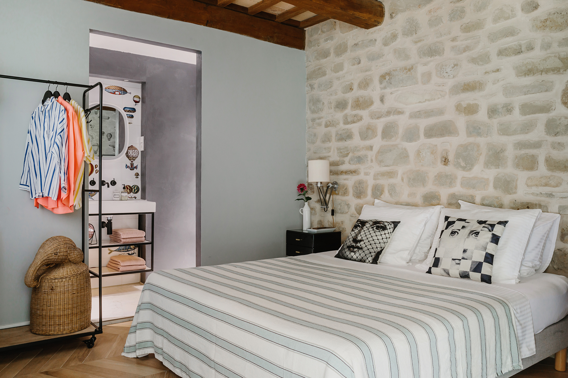 villa-bella-sorpresa_farmhouse_marche-italy_interior-bedroom.jpg