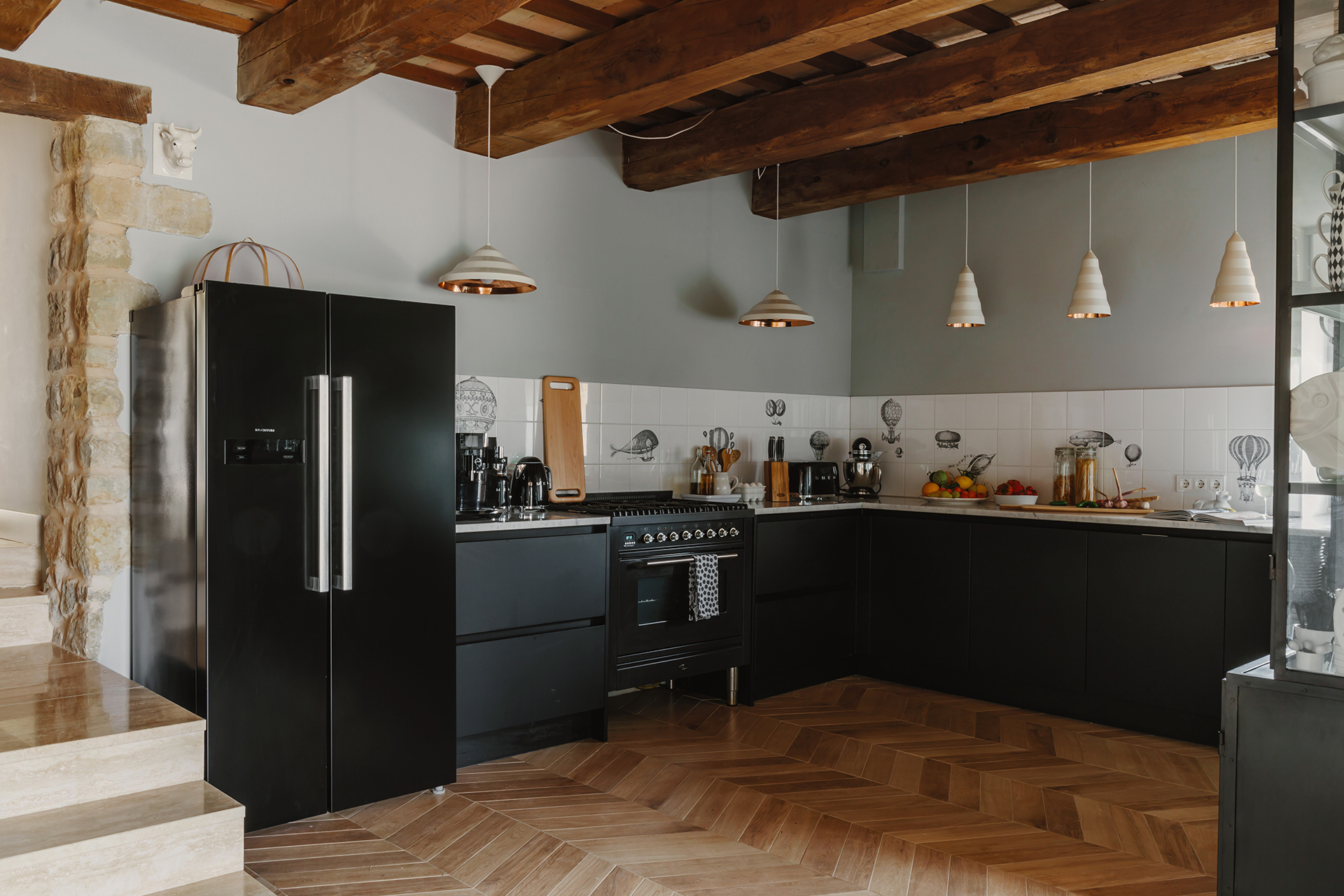 villa-bella-sorpresa_farmhouse_marche-italy_interior-kitchen.jpg