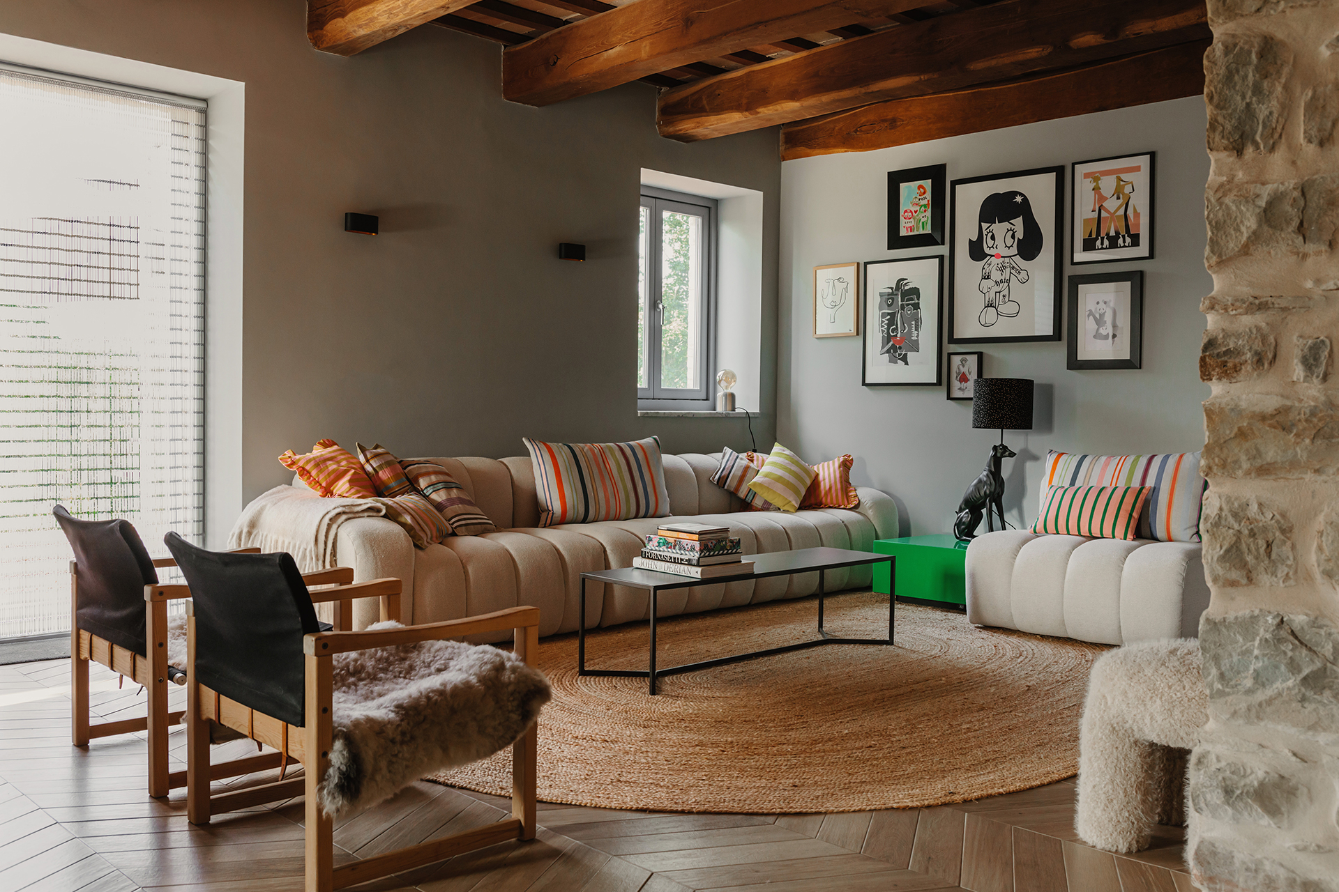 villa-bella-sorpresa_farmhouse_marche-italy_interior-living-room.jpg