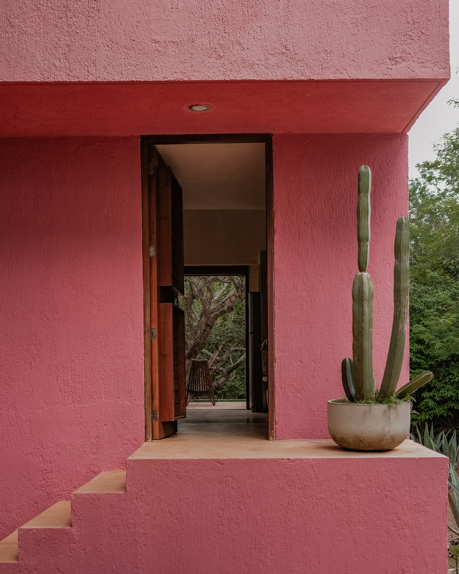 casita-jabin_villa_yucatan-mexico_exterior-pink-facade.jpg