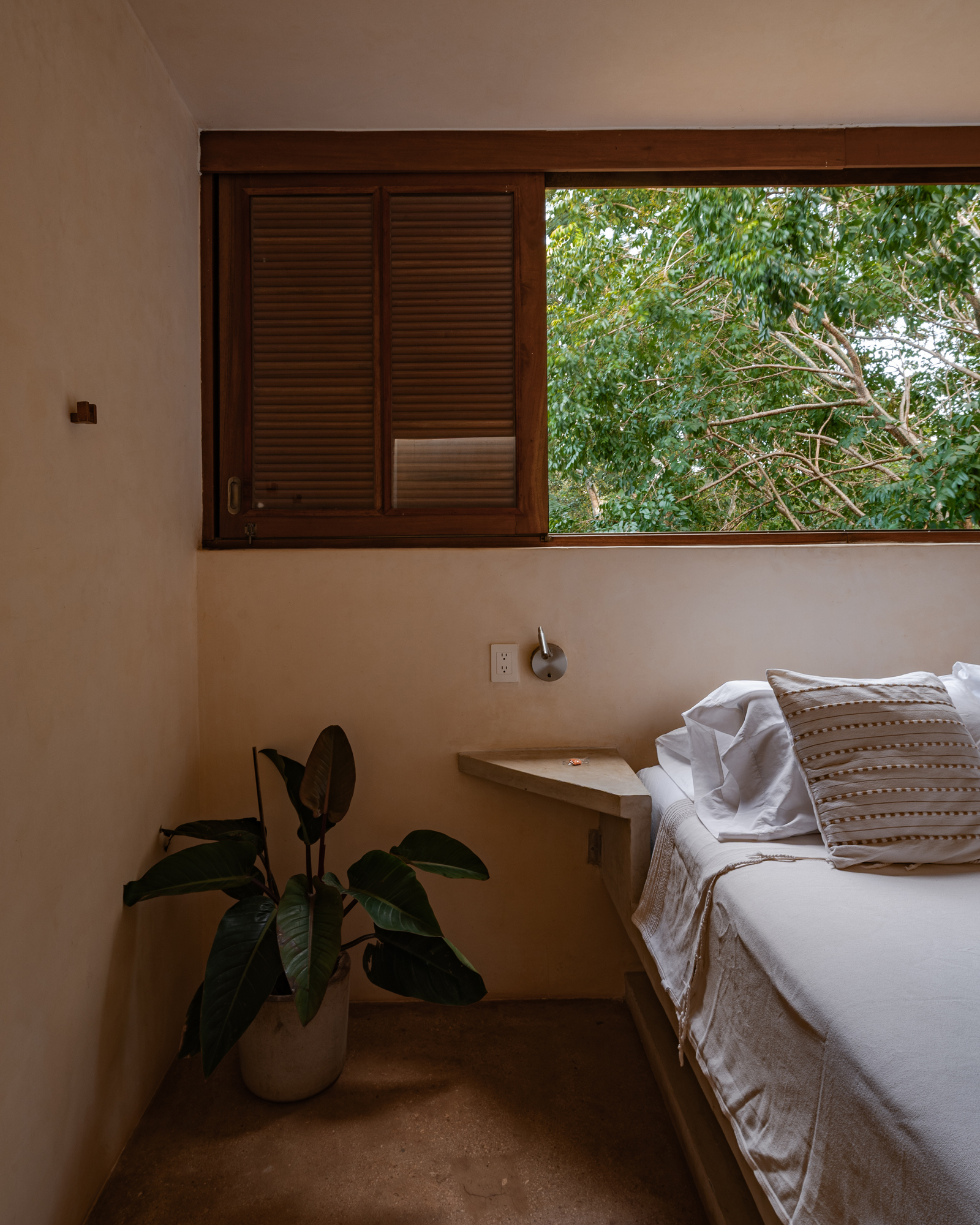 casita-jabin_villa_yucatan-mexico_interior-bedroom-window.jpg