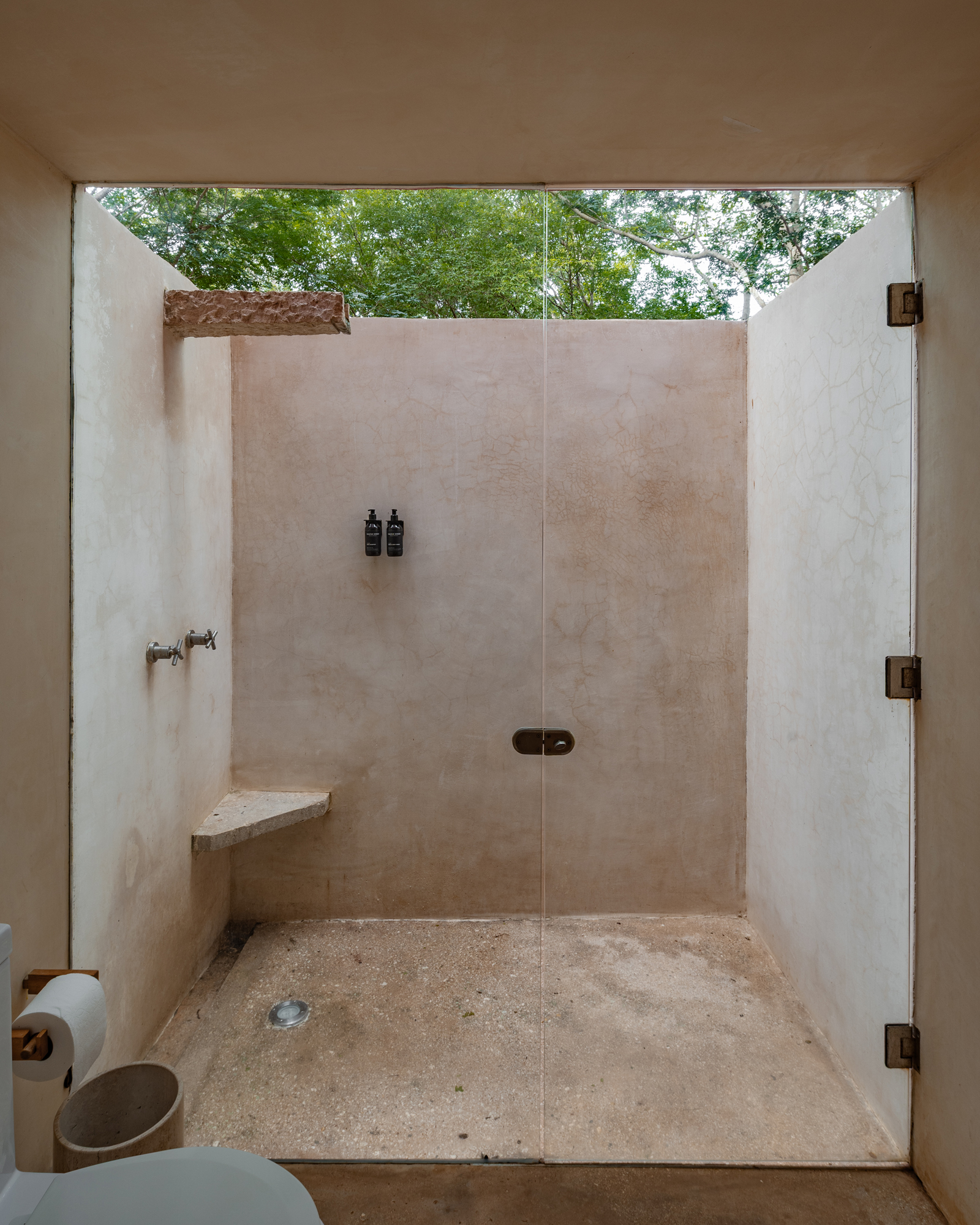 casita-jabin_villa_yucatan-mexico_interior-shower.jpg