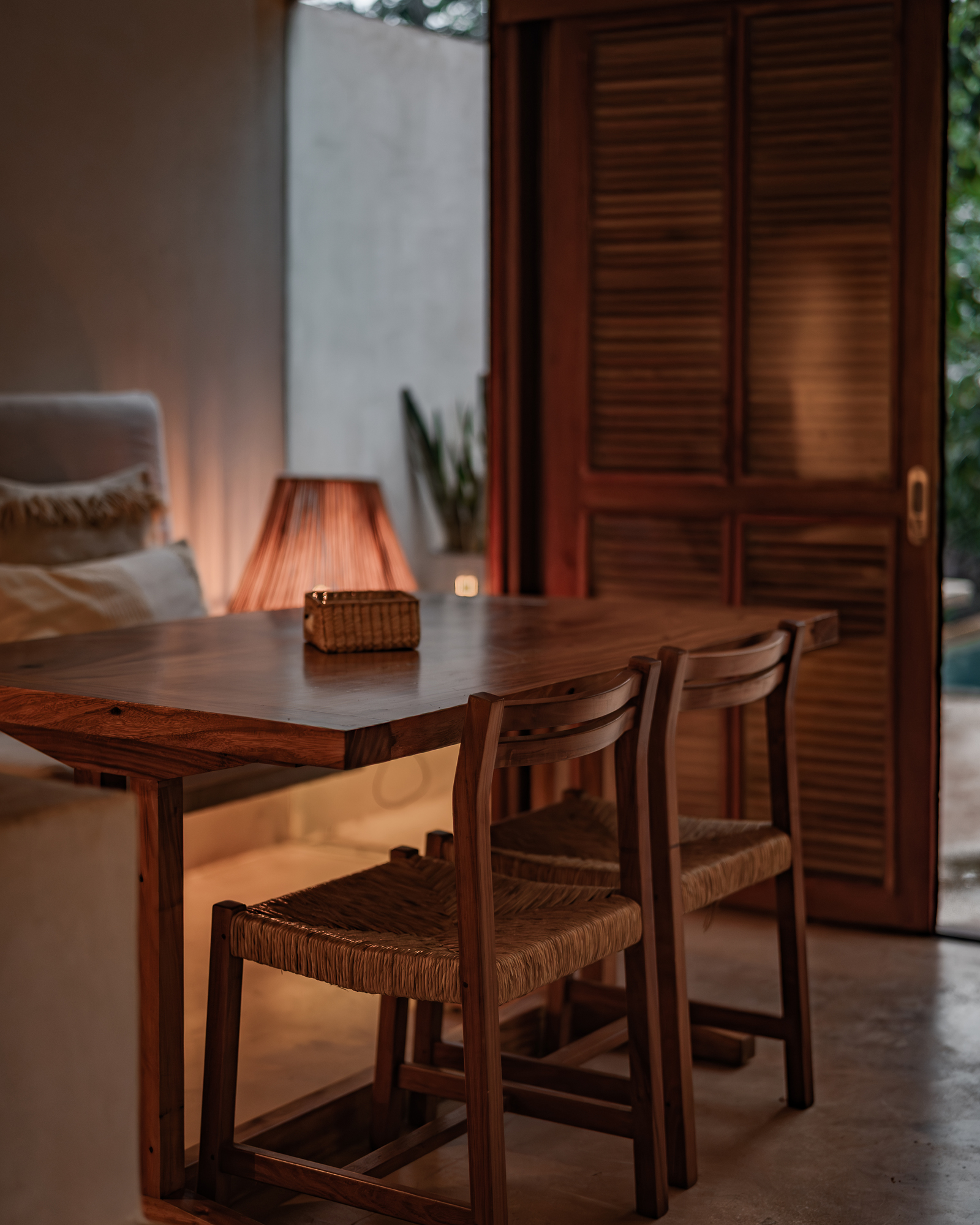 casita-jabin_villa_yucatan-mexico_interior-table.jpg