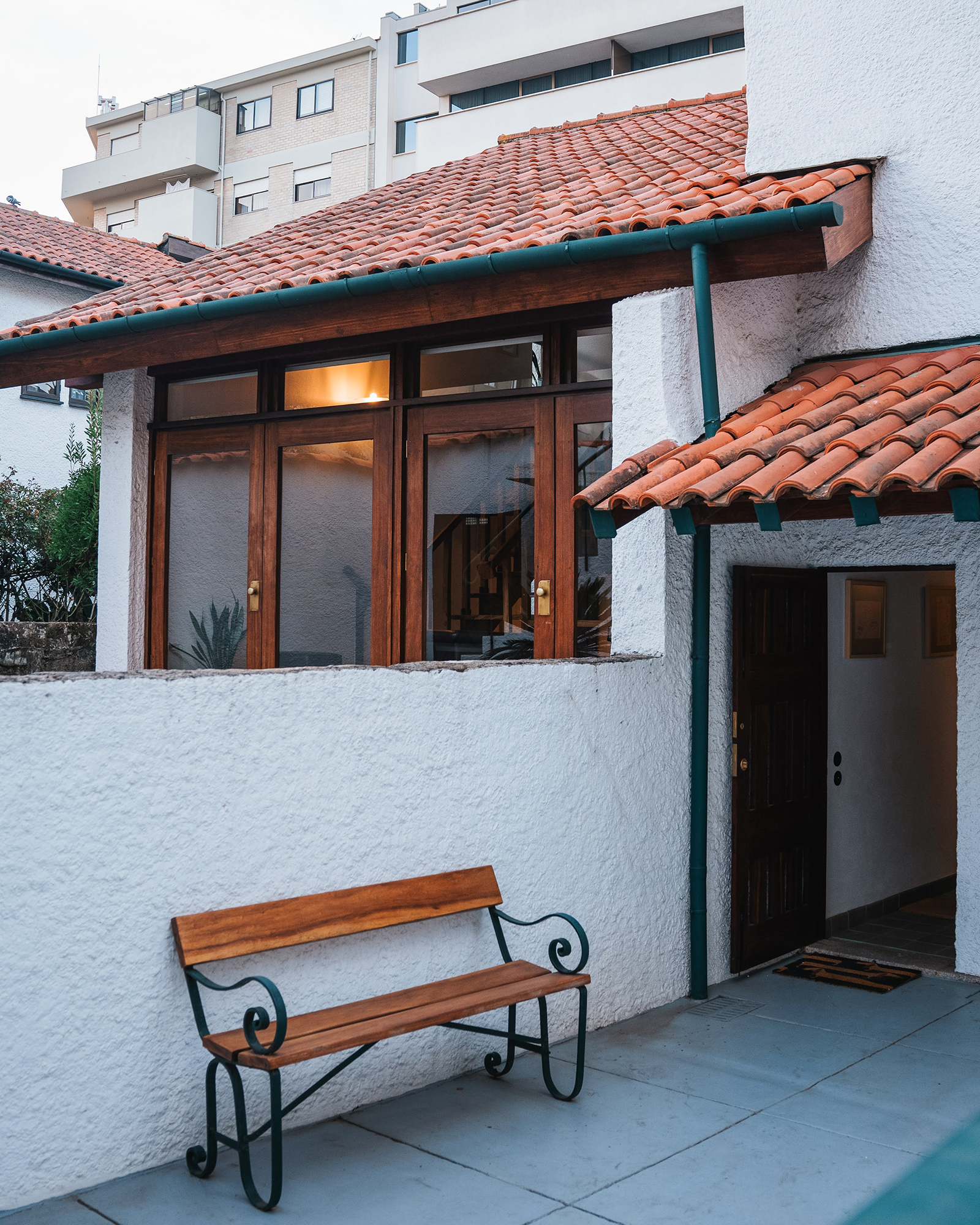 casa-dabreu-neto_house_porto-portugal_interior-bench.jpg