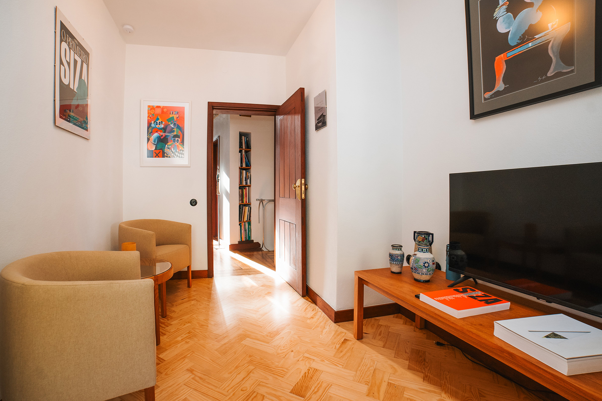 casa-dabreu-neto_house_porto-portugal_interior-tv.jpg