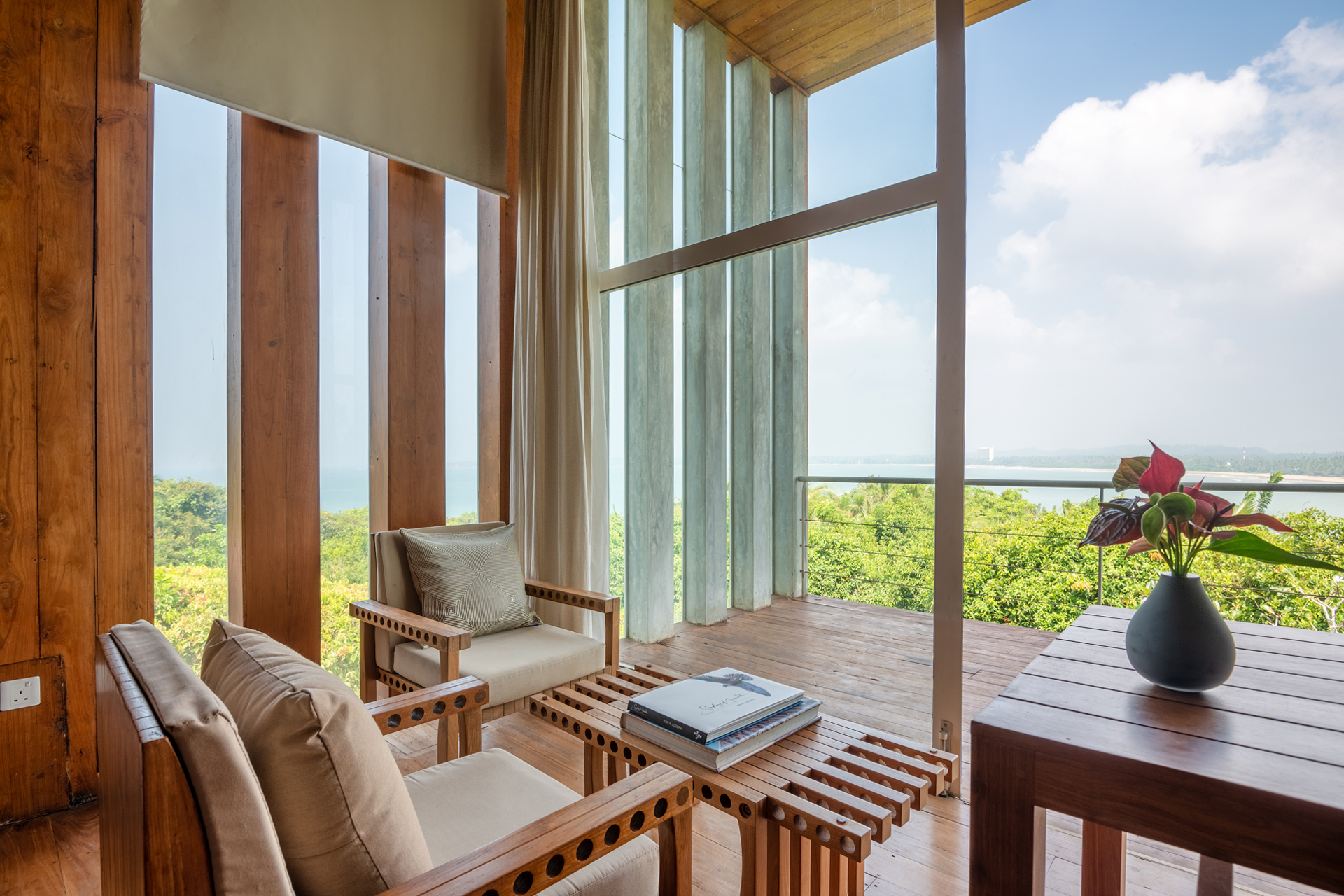 villa-vista-mirissa_villa_Mirissa-sri-lanka_interior-master-bedroom-view.jpg