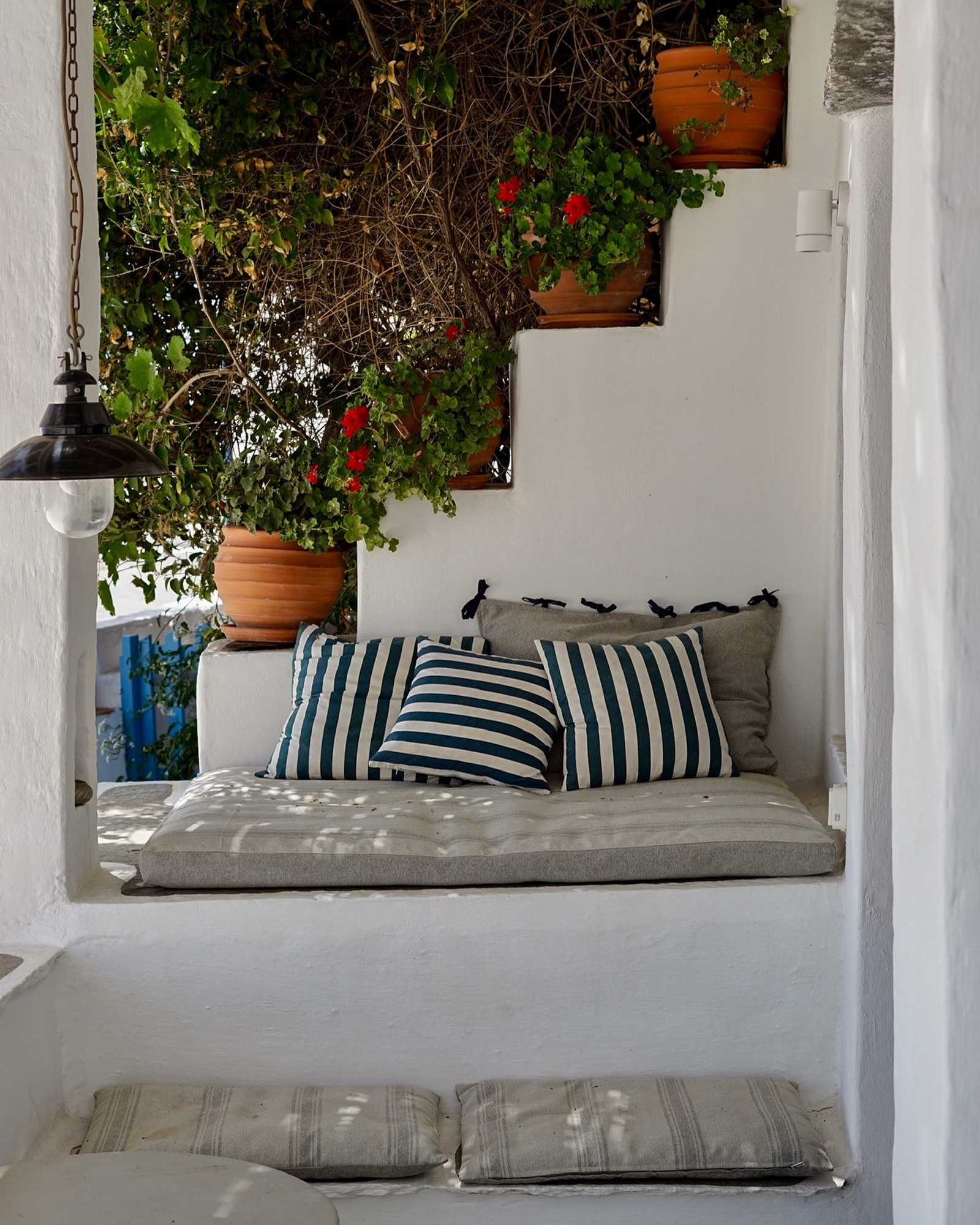the-artist-house_house_tinos-greece_exterior-seating.jpg