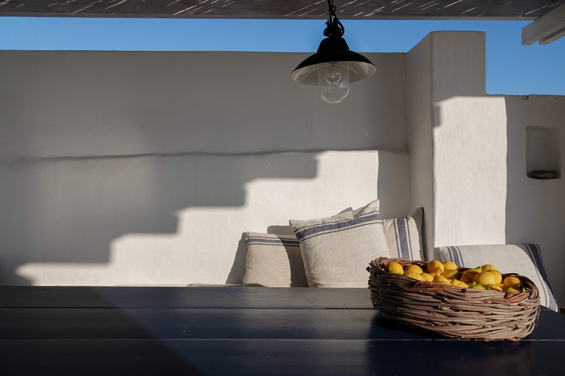 the-artist-house_house_tinos-greece_exterior-table-detail.jpg