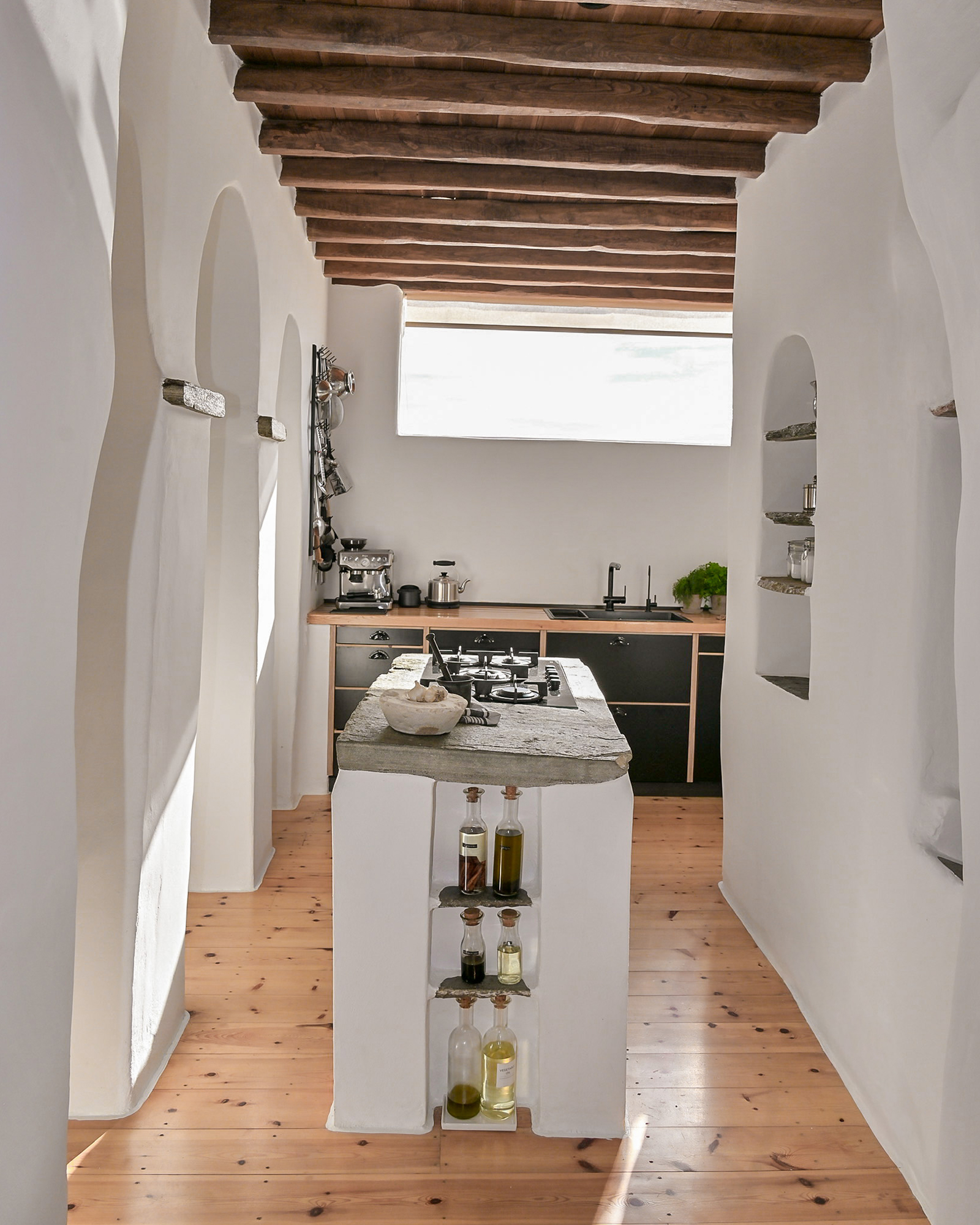 the-artist-house_house_tinos-greece_interior-kitchen-space.jpg