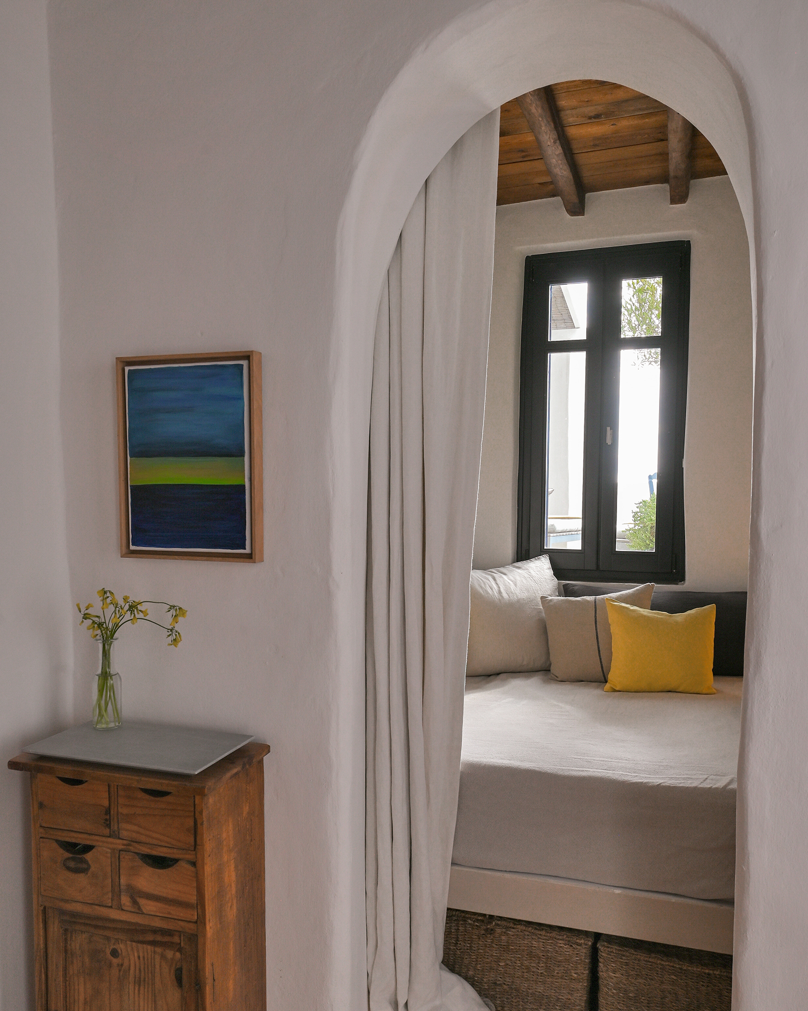 the-artist-house_house_tinos-greece_interior-room.jpg