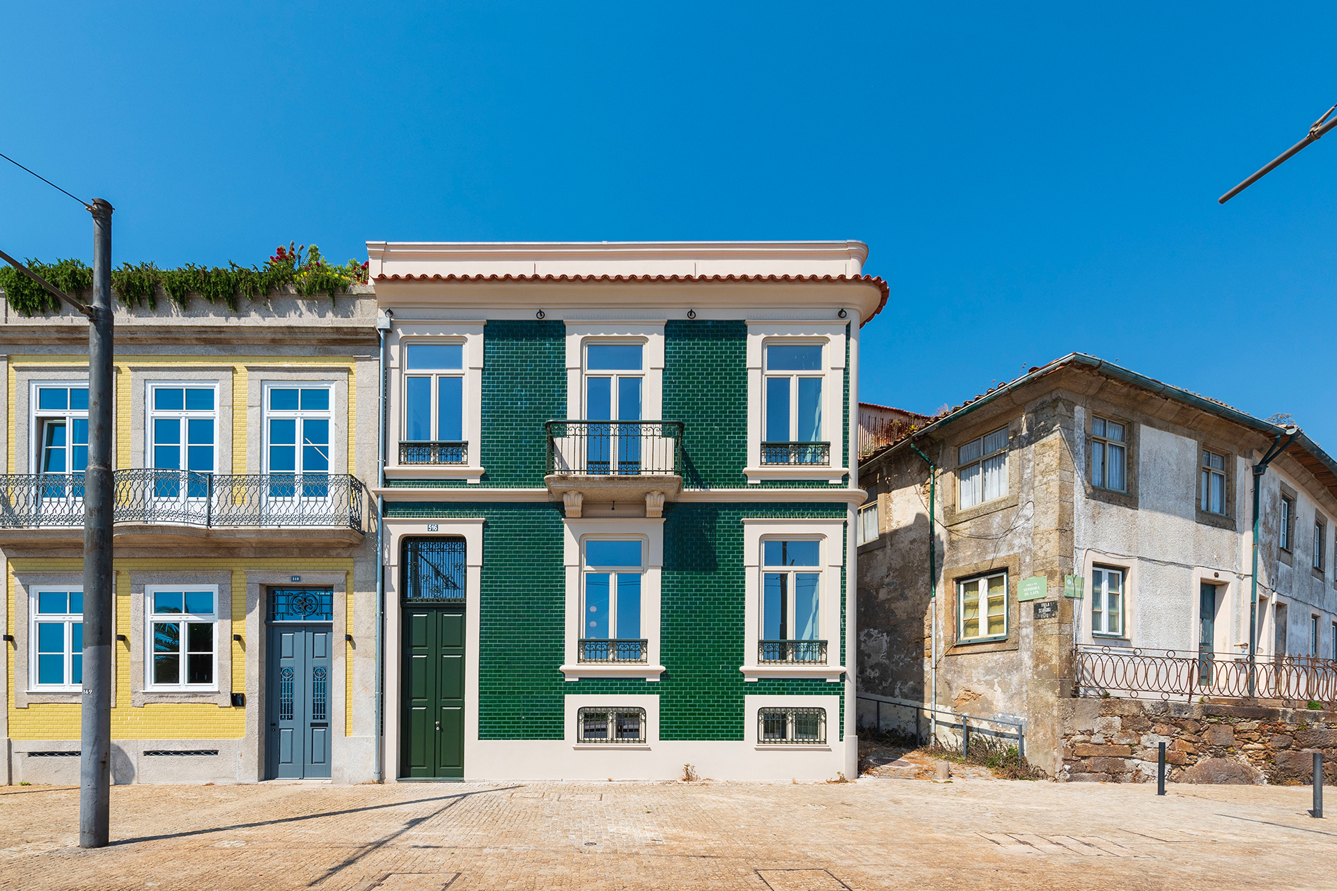 oceanfront-villa-in-porto_villa_porto-portugal_exterior-facade.jpg