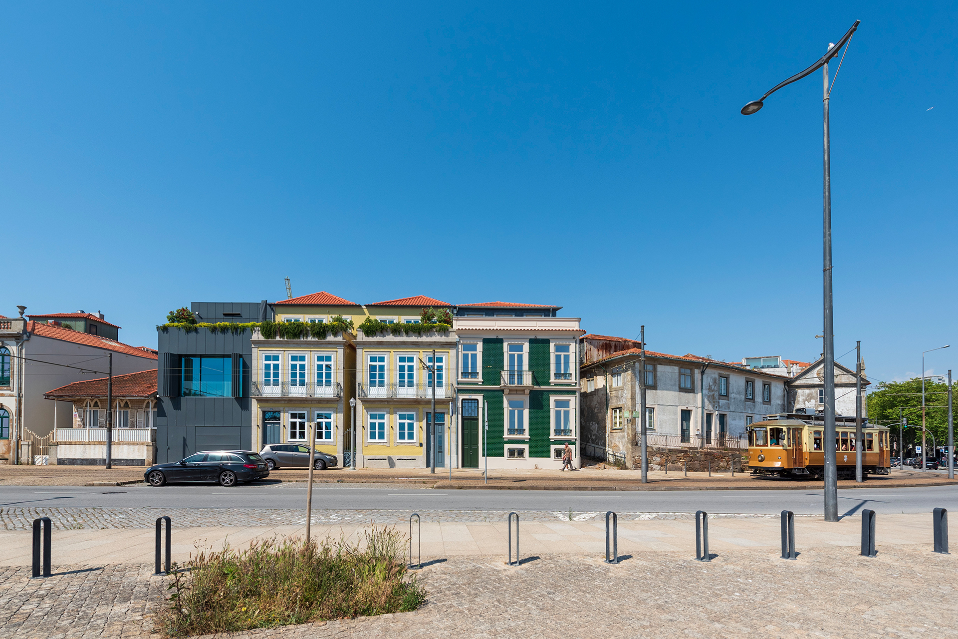 oceanfront-villa-in-porto_villa_porto-portugal_exterior-facade-street.jpg
