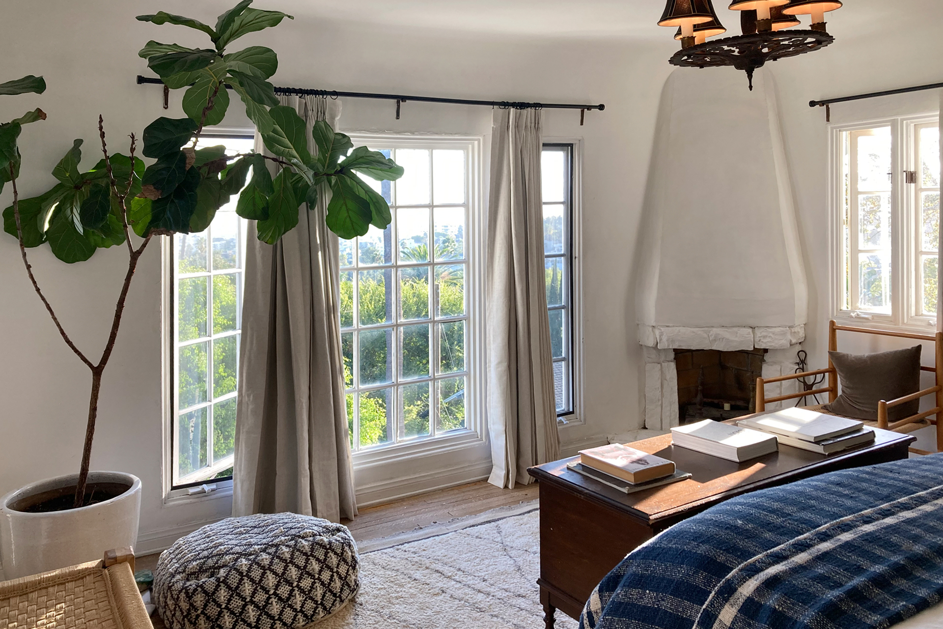 on-hillside_house_los-angeles-california-us_interior-bedroom-window.jpg