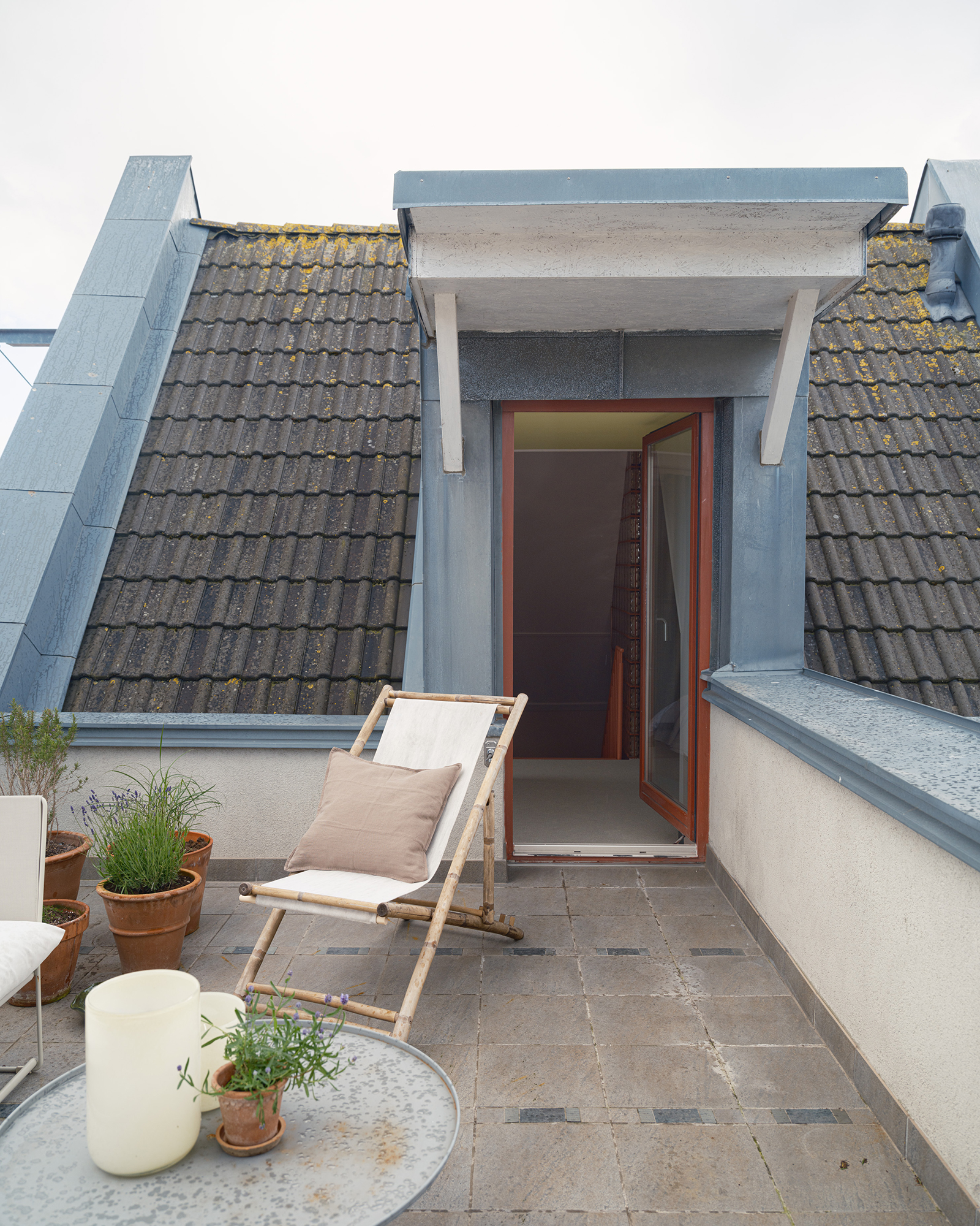 malmo-townhouse-by-the-sea_townhouse_malmo-sweden_exterior-terrace-chair.jpg
