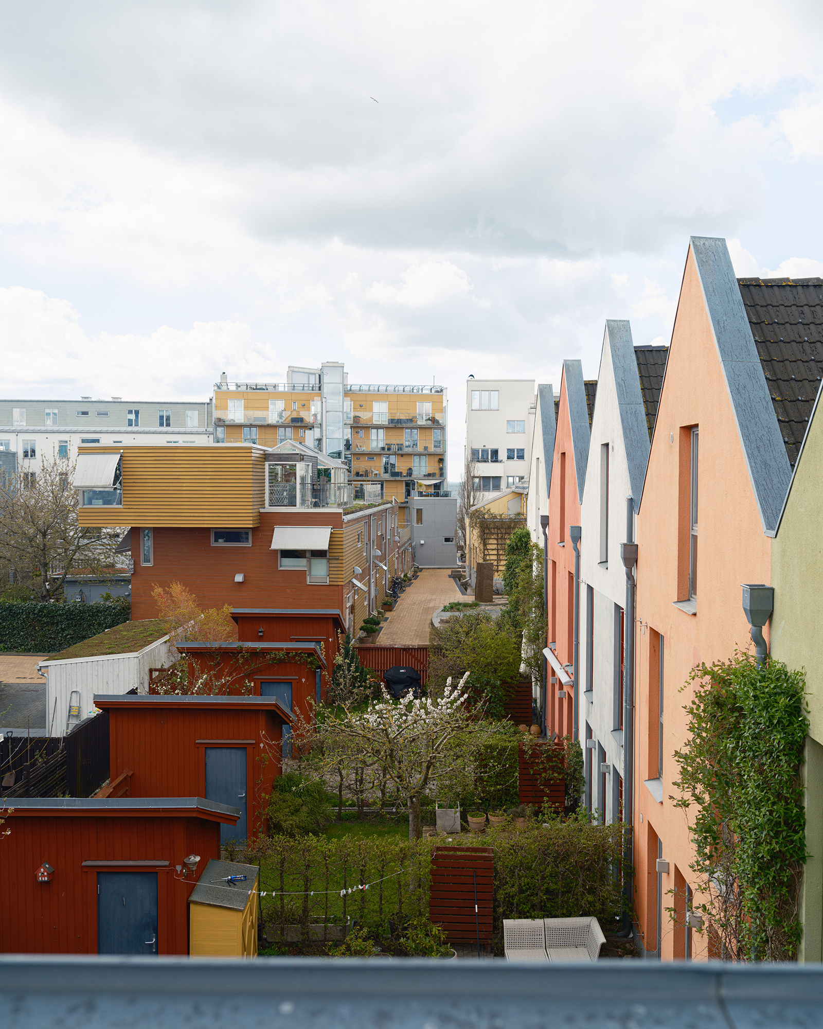 malmo-townhouse-by-the-sea_townhouse_malmo-sweden_exterior-view-houses.jpg