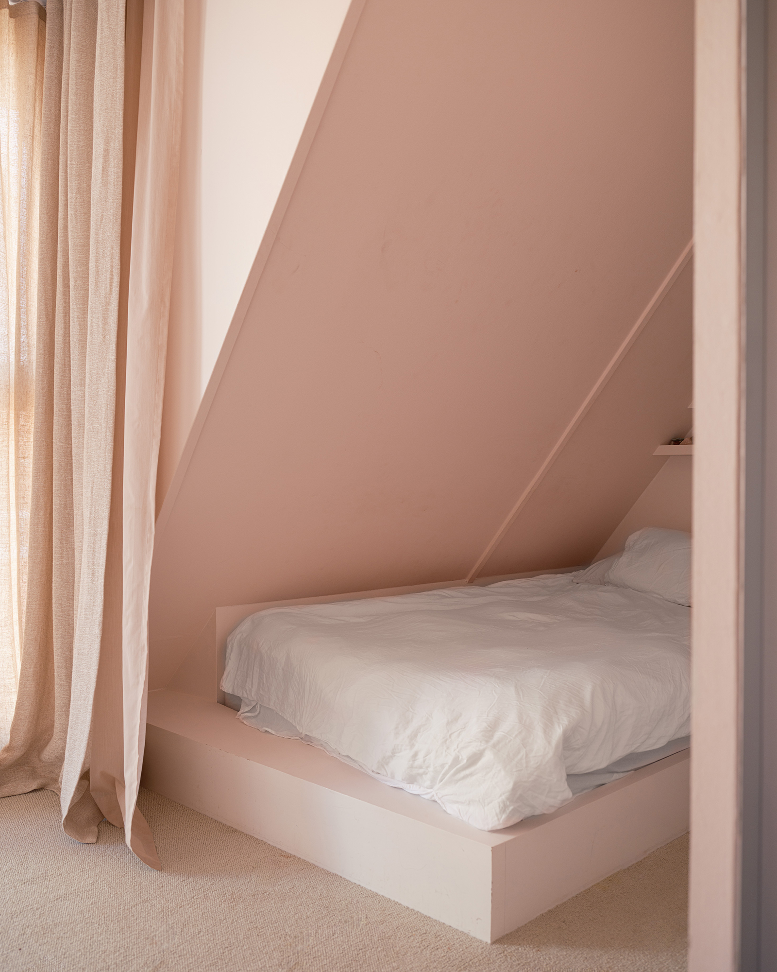 malmo-townhouse-by-the-sea_townhouse_malmo-sweden_interior-bed.jpg