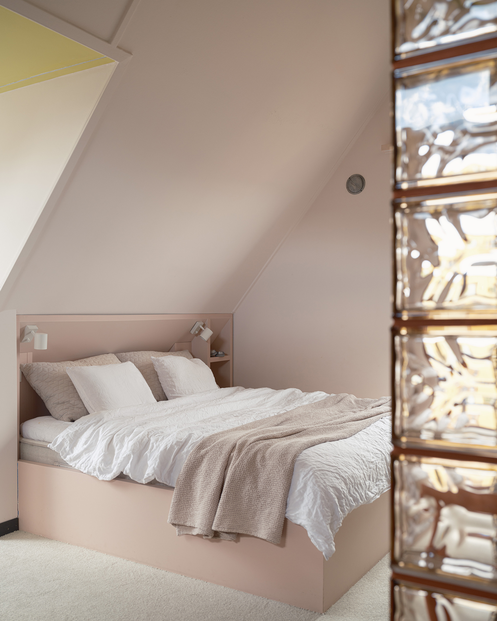malmo-townhouse-by-the-sea_townhouse_malmo-sweden_interior-bed-room.jpg