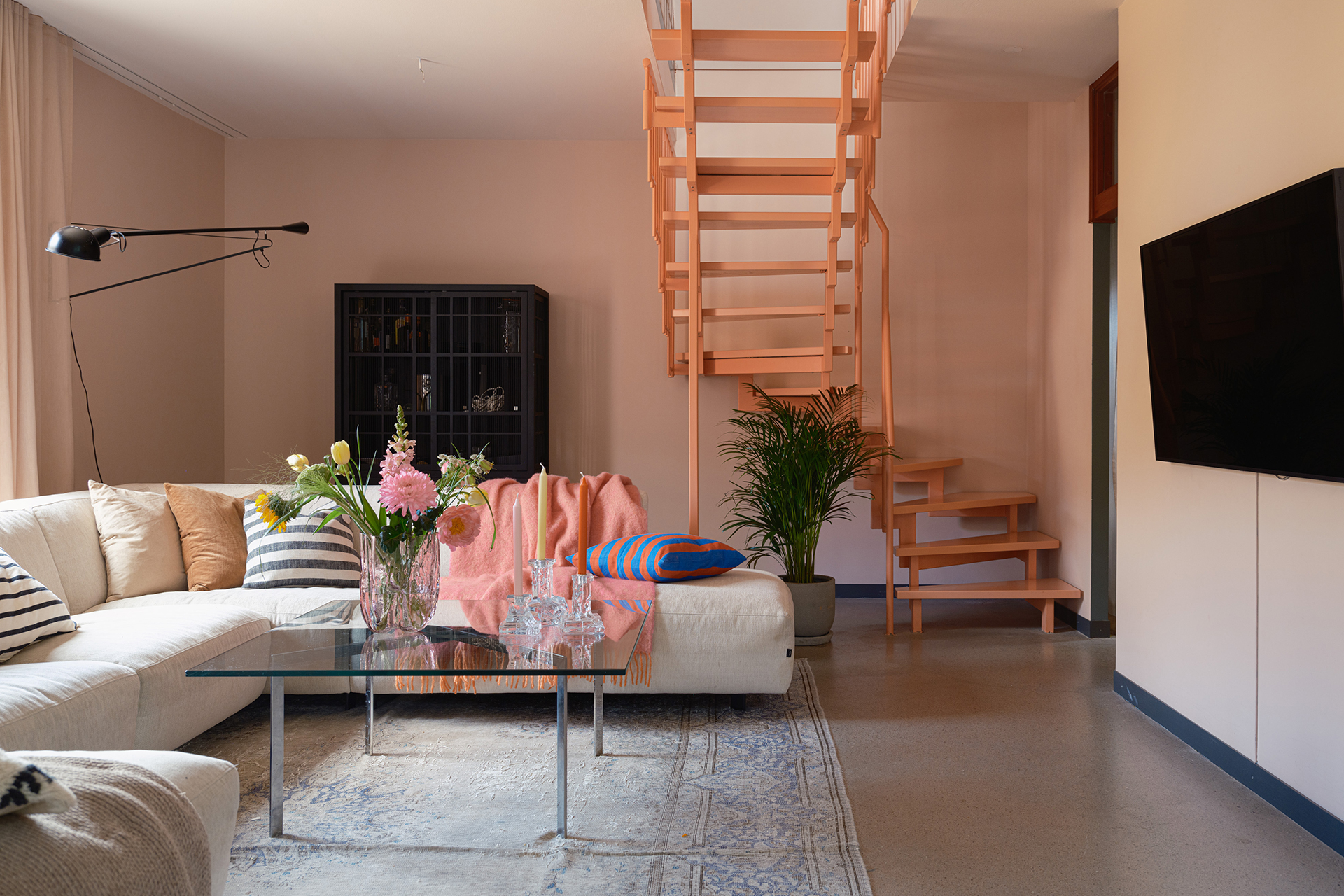 malmo-townhouse-by-the-sea_townhouse_malmo-sweden_interior-pink.jpg