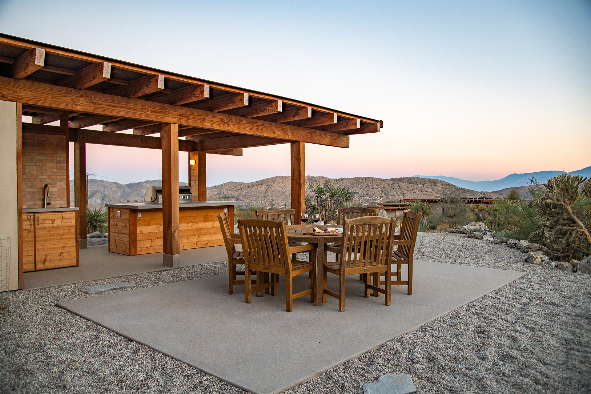 solara_house_california-usa_exterior-table.jpg