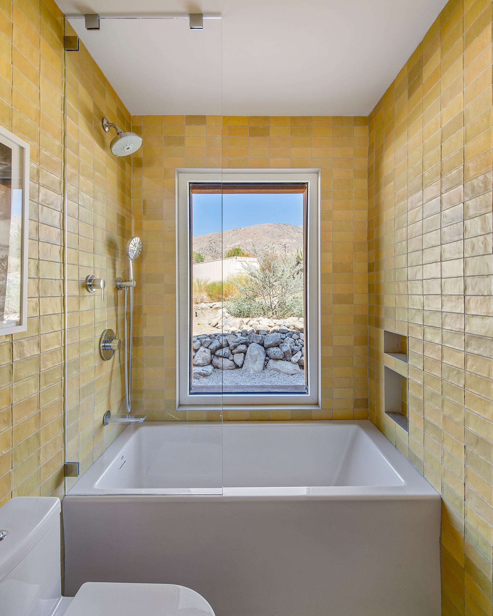 solara_house_california-usa_interior-bathroom-yellow.jpg