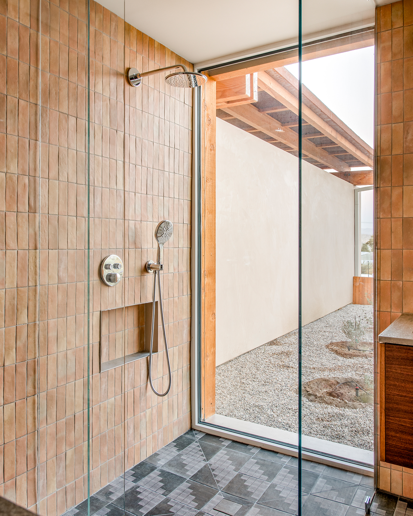 solara_house_california-usa_interior-shower.jpg
