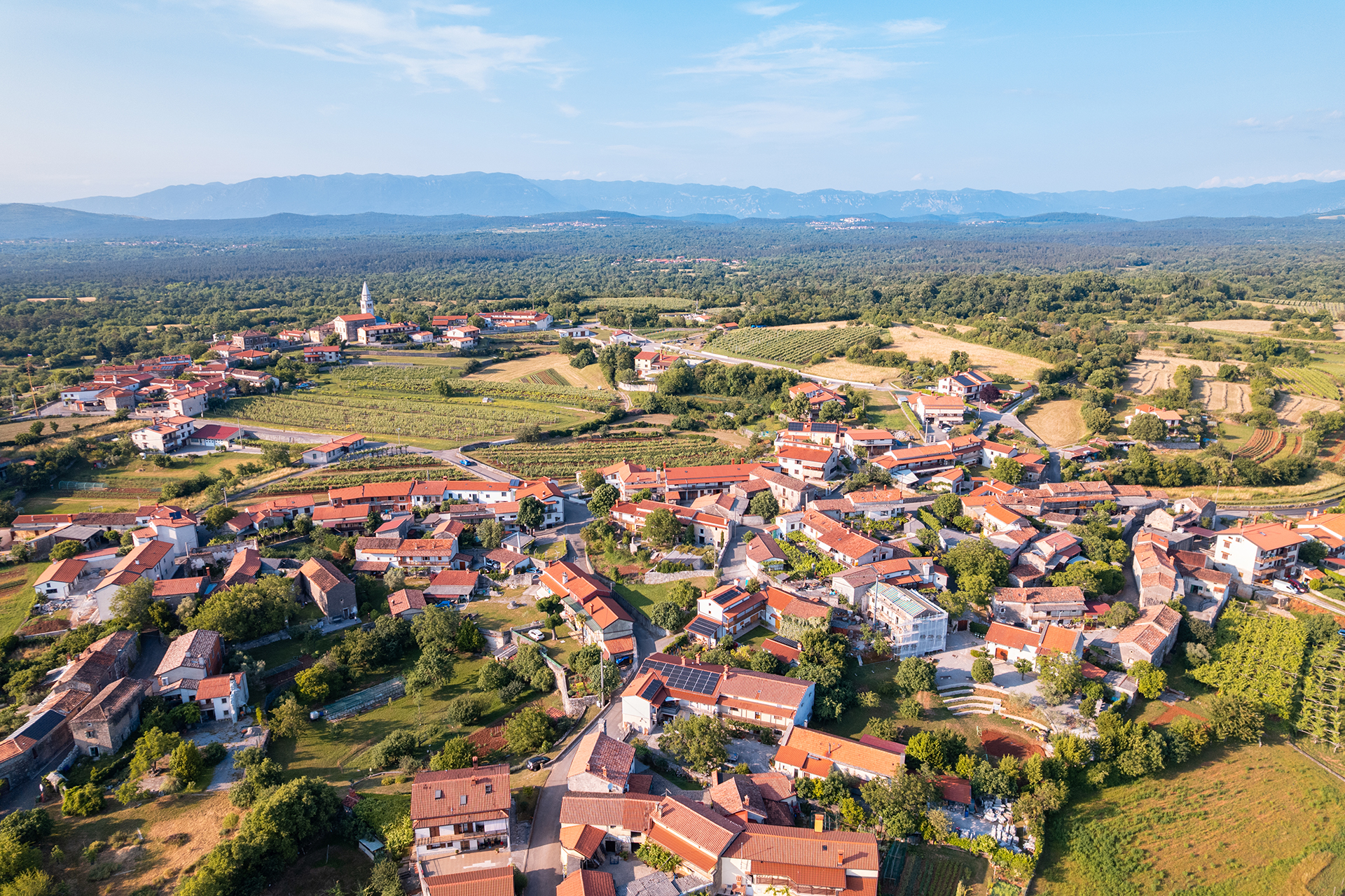 kambra_farmhouse_dutovlje-slovenia_exterior-drone.jpg