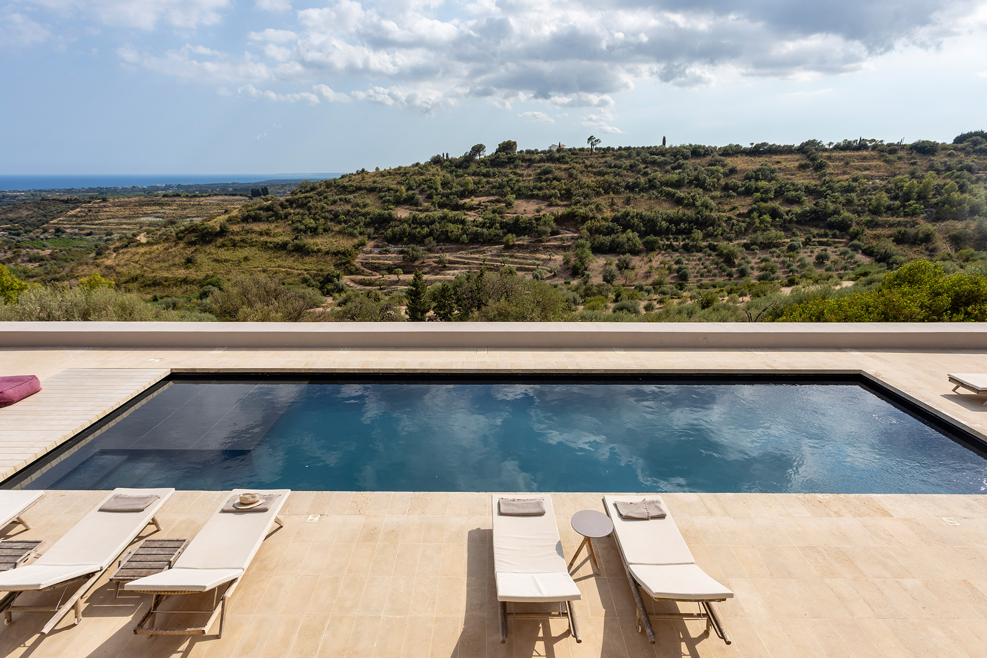 casa-vera_house_noto-sicily-italy_exterior-pool-view.jpg