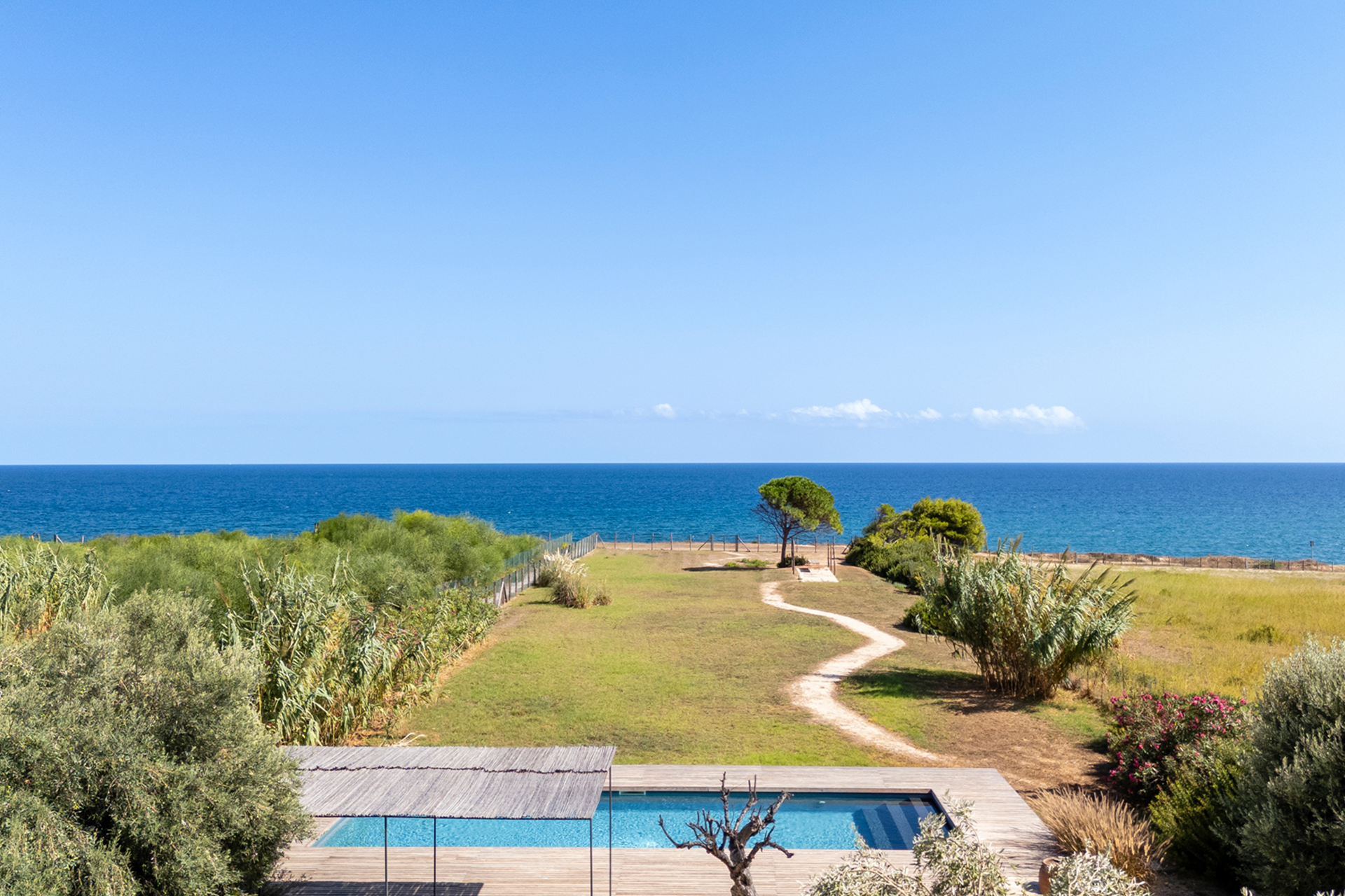 cala-due-seafront-villa_villa_sicilia-italy_exterior-view.jpg