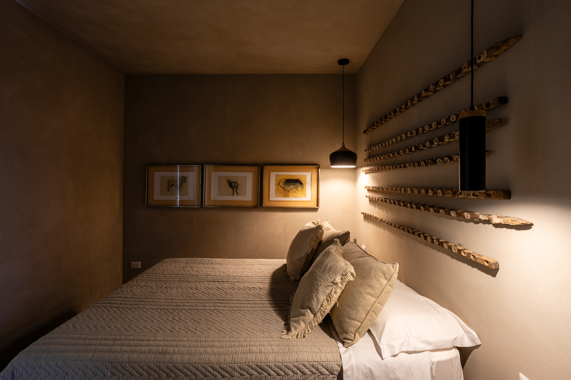 cala-due-seafront-villa_villa_sicilia-italy_interior-bedroom-night.jpg
