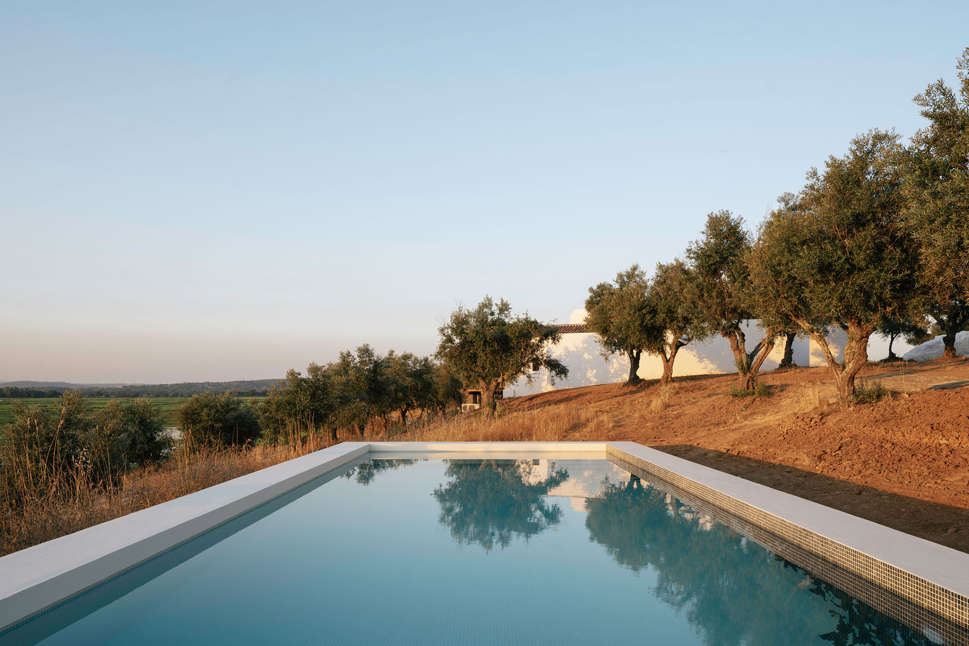 montinhos_estate_setubal-portugal_exterior-pool-design.jpg