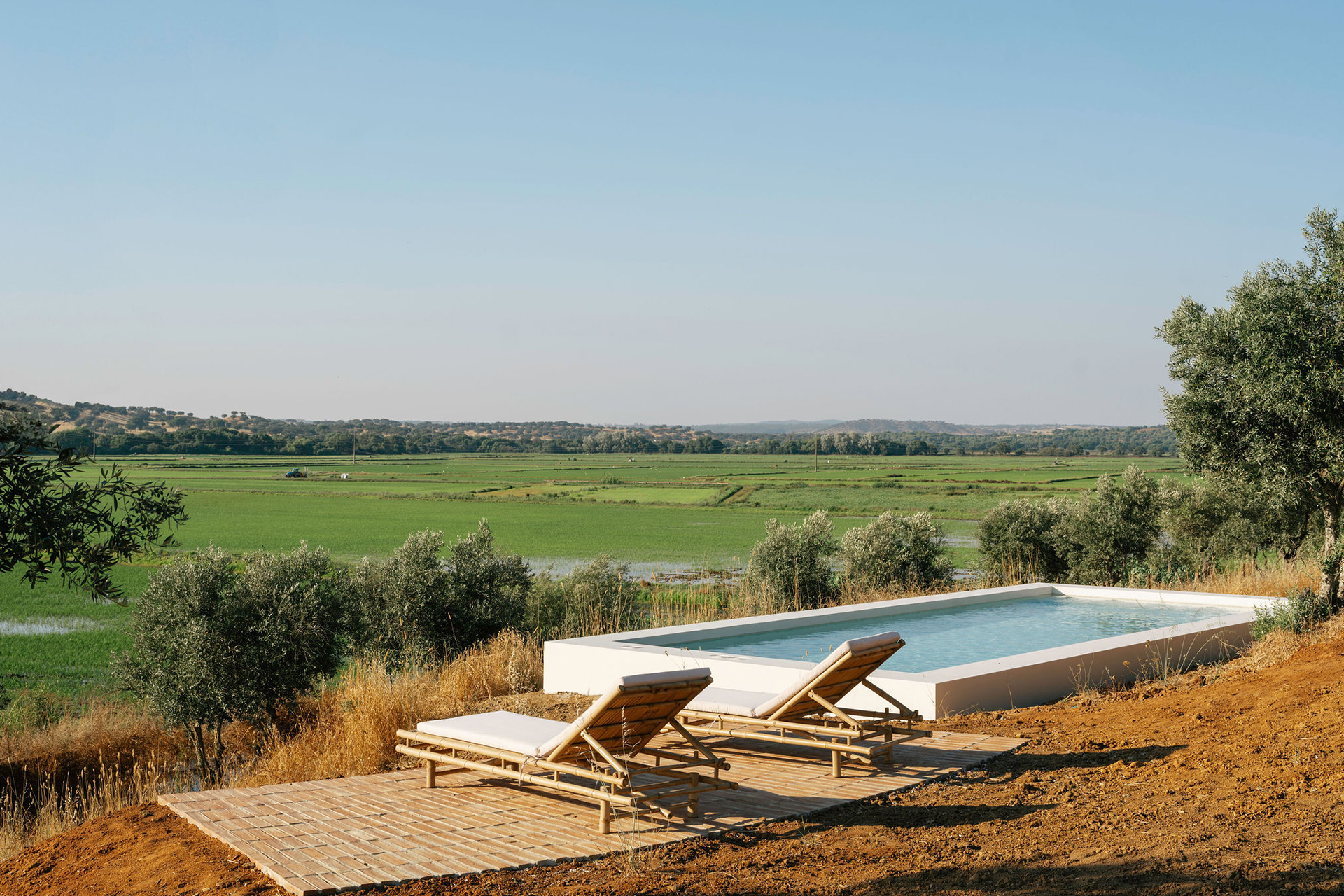 montinhos_estate_setubal-portugal_exterior-pool-view.jpg