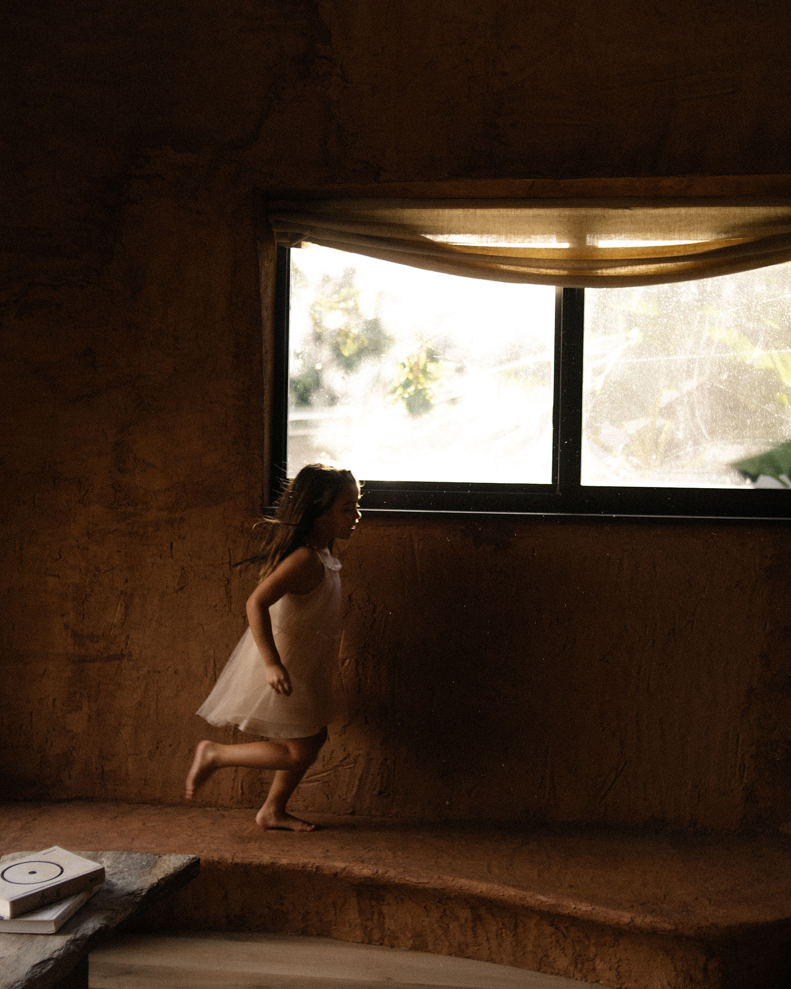casa-kawa_house_miami-usa_interior-girl.jpg