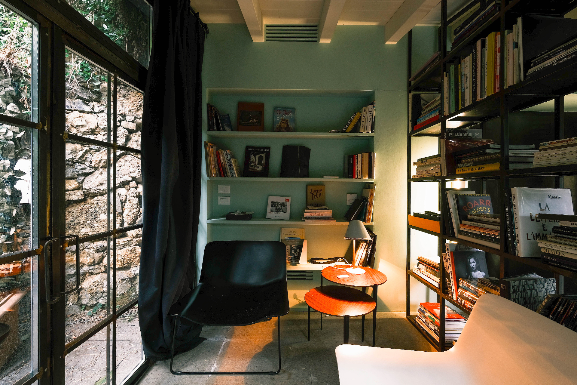 villa-franca_villa_portofino-italy_interior-books.jpg