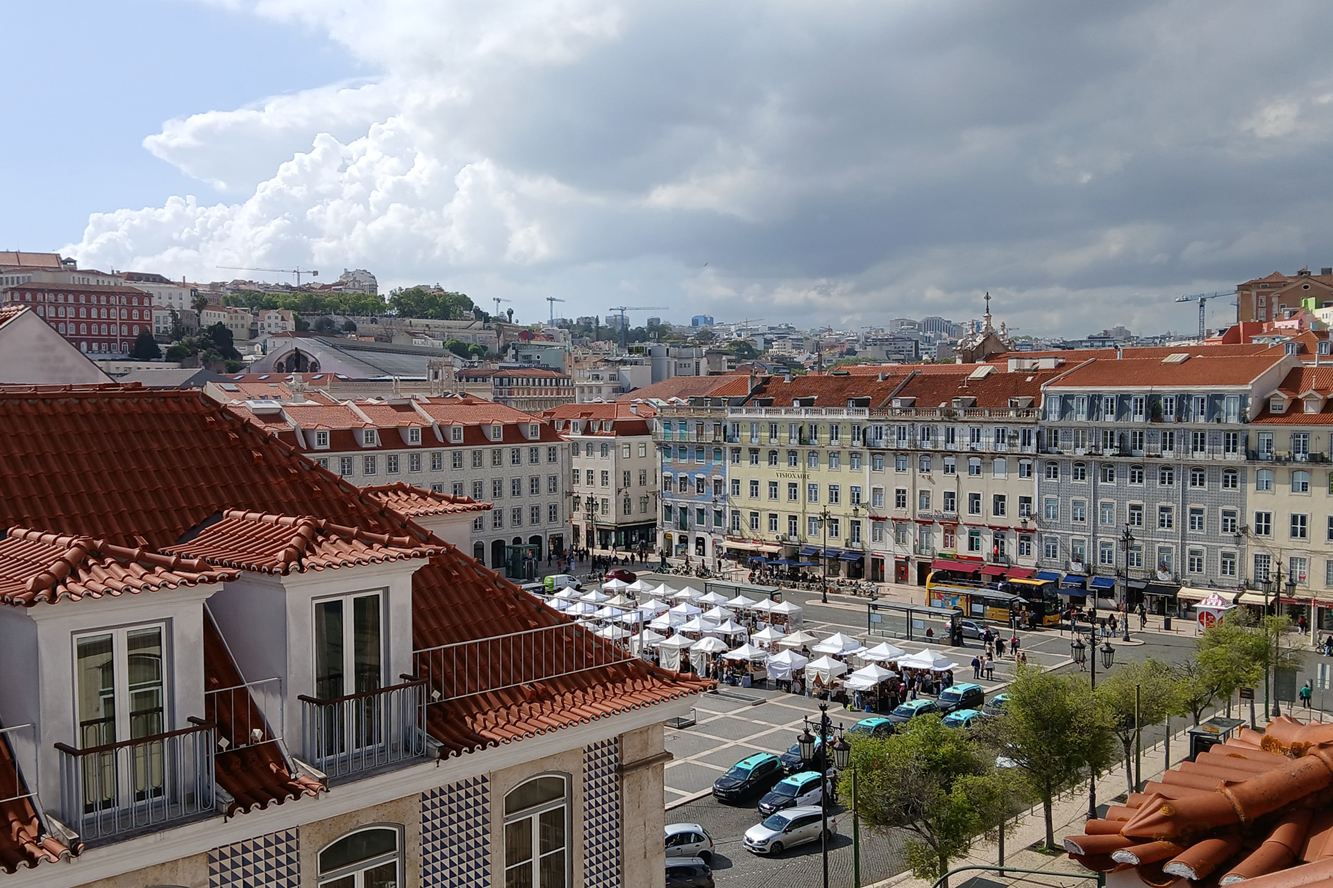 under-a-wooden-sky_apartment_lisbon-portugal_exterior.jpg