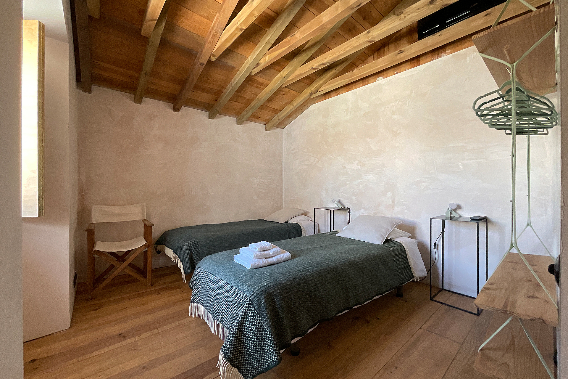 under-a-wooden-sky_apartment_lisbon-portugal_interior-bed-room.jpg