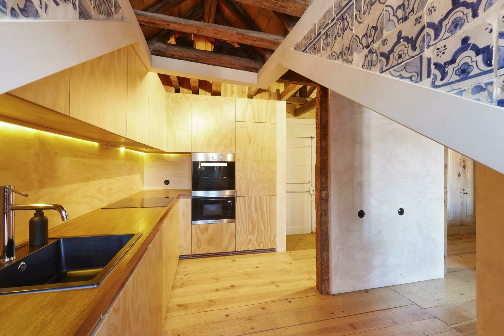 under-a-wooden-sky_apartment_lisbon-portugal_interior-kitchen-design.jpg