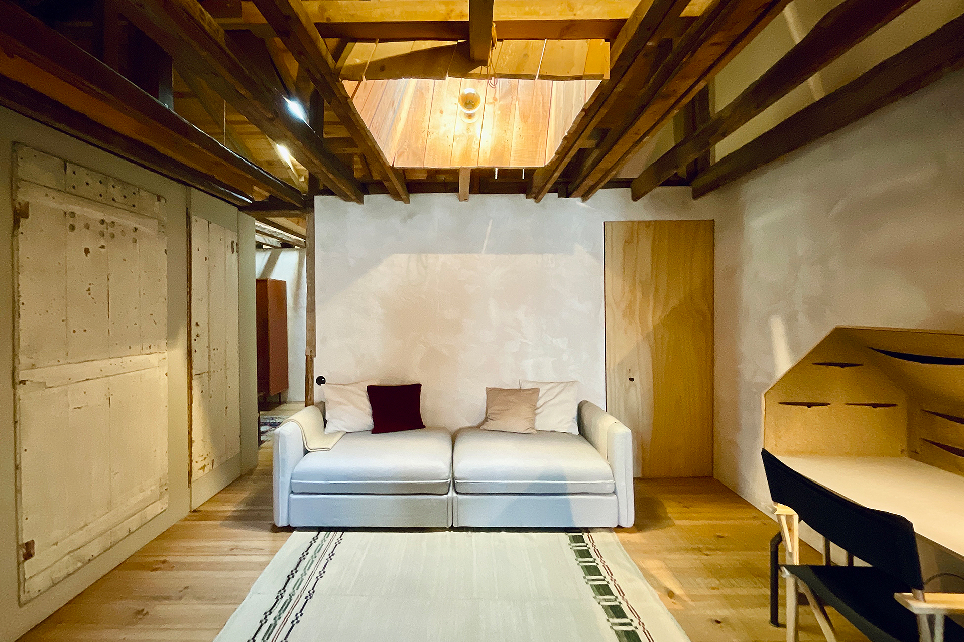 under-a-wooden-sky_apartment_lisbon-portugal_interior-sofa.jpg