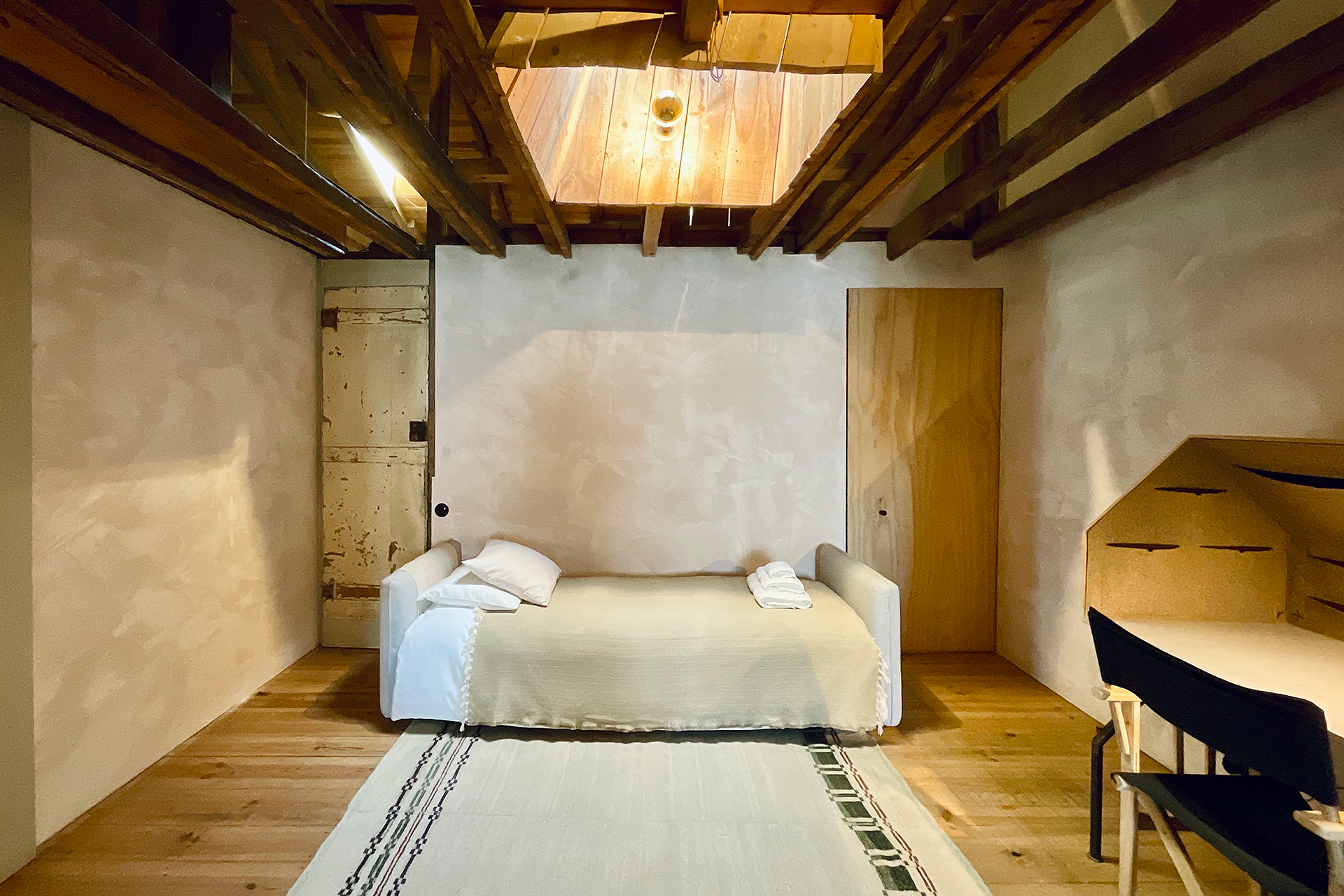 under-a-wooden-sky_apartment_lisbon-portugal_interior-sofa-bed.jpg