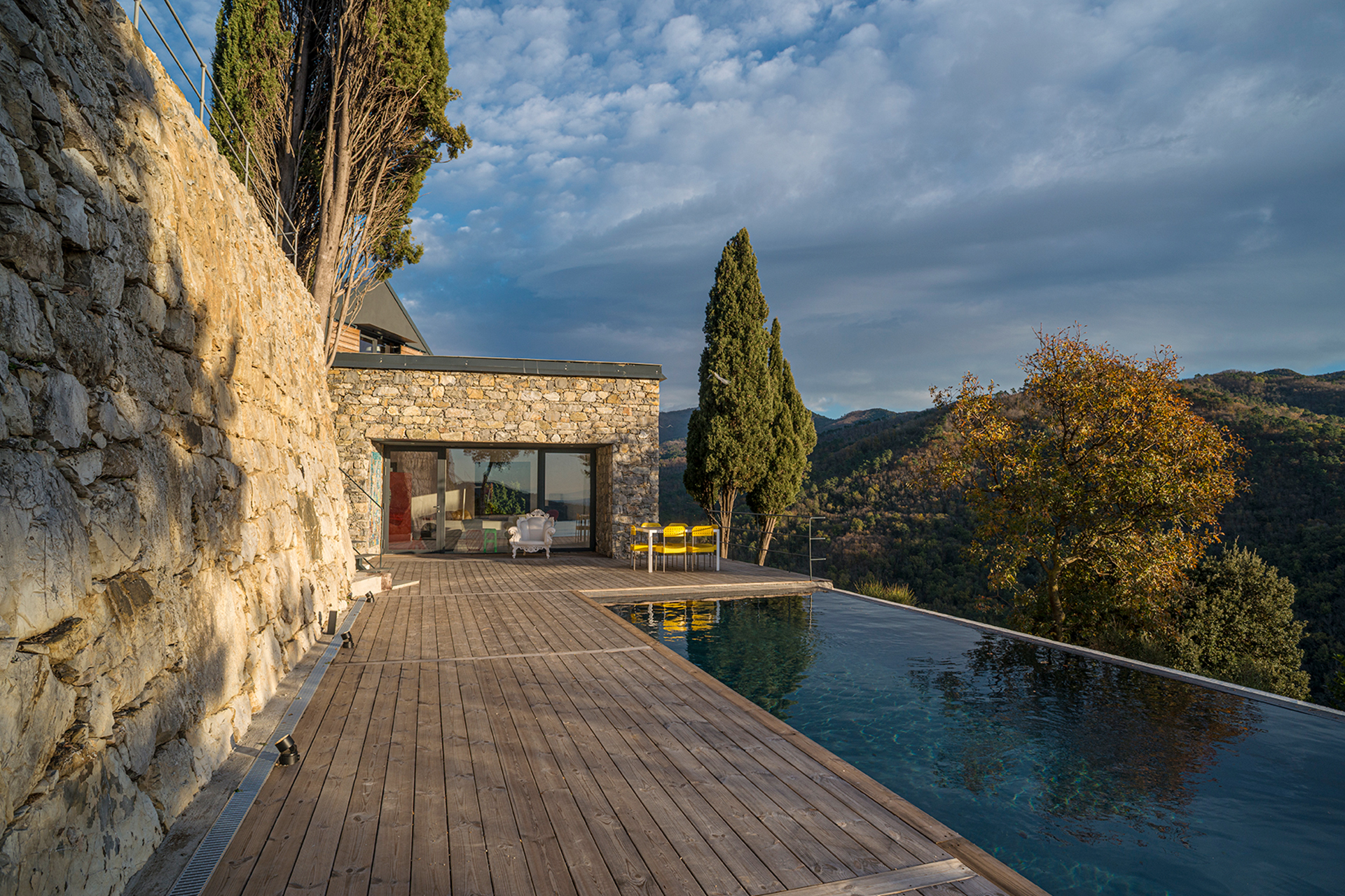 casa-rufo_villa_chiavarese-liguria-italy_exterior-pool.jpg