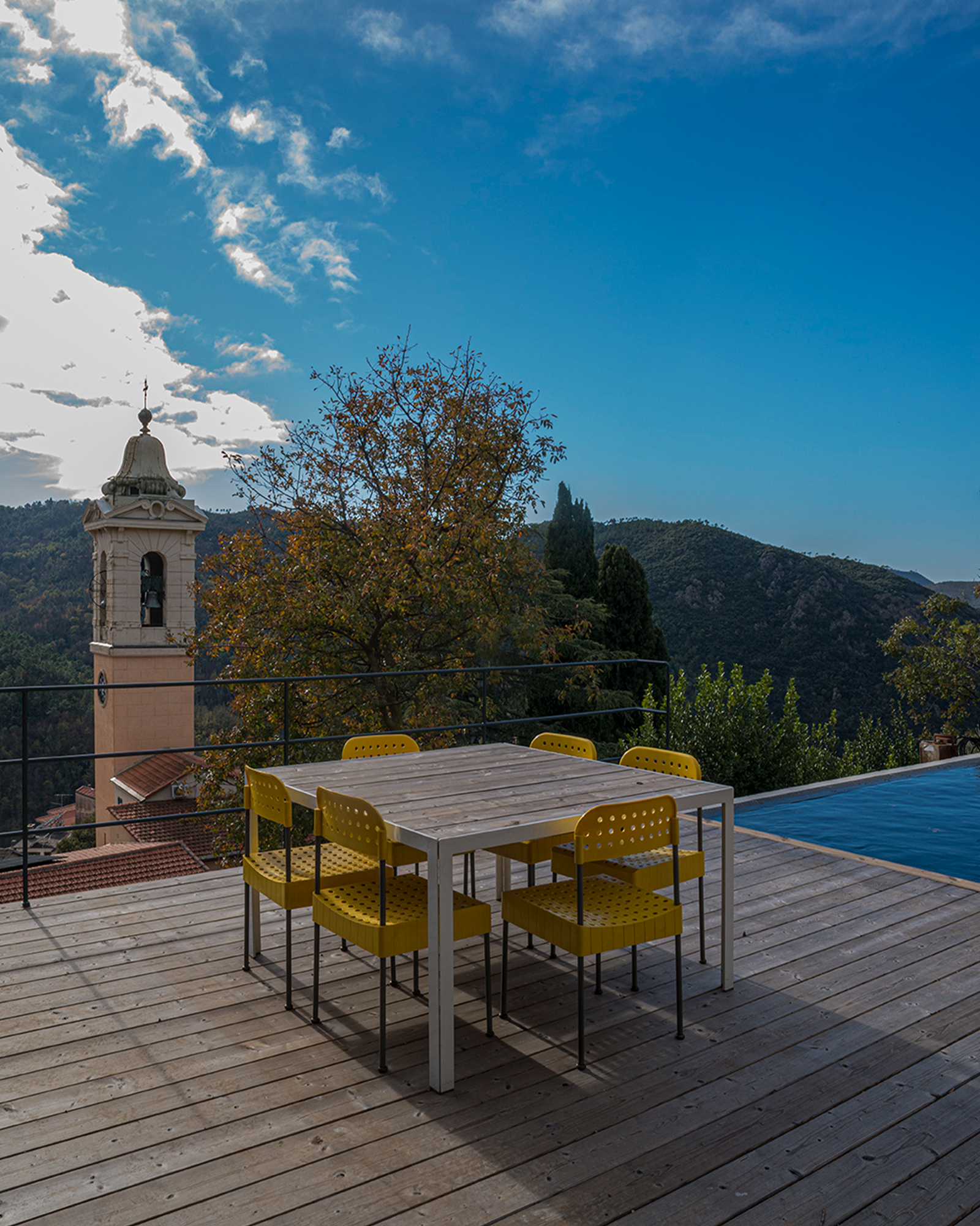 casa-rufo_villa_chiavarese-liguria-italy_exterior-table.jpg