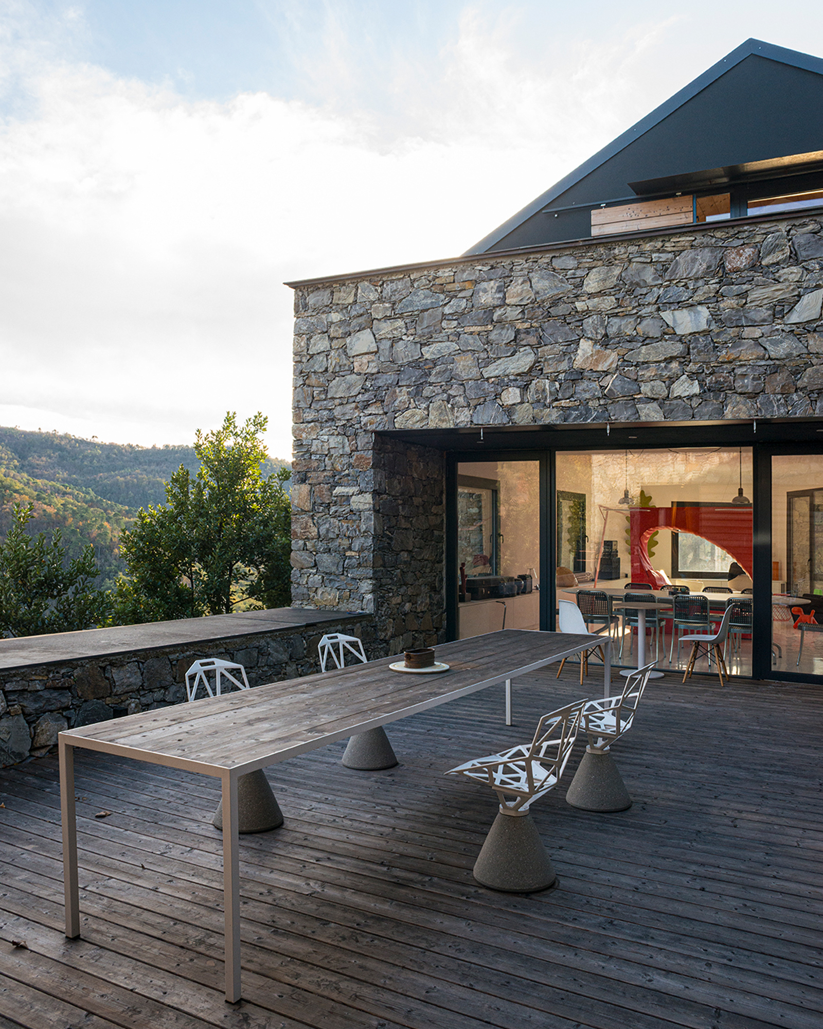 casa-rufo_villa_chiavarese-liguria-italy_exterior-terrace-table.jpg