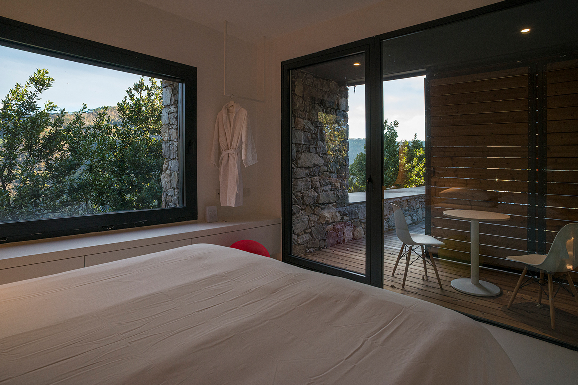 casa-rufo_villa_chiavarese-liguria-italy_interior-bed-room-view.jpg