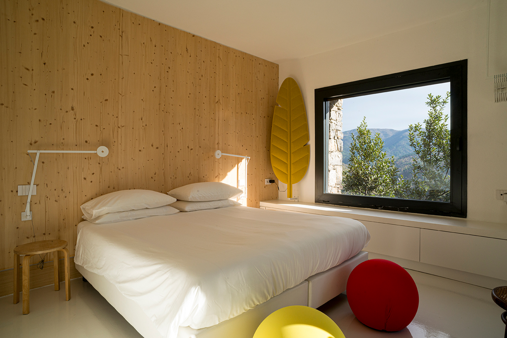 casa-rufo_villa_chiavarese-liguria-italy_interior-bedroom.jpg