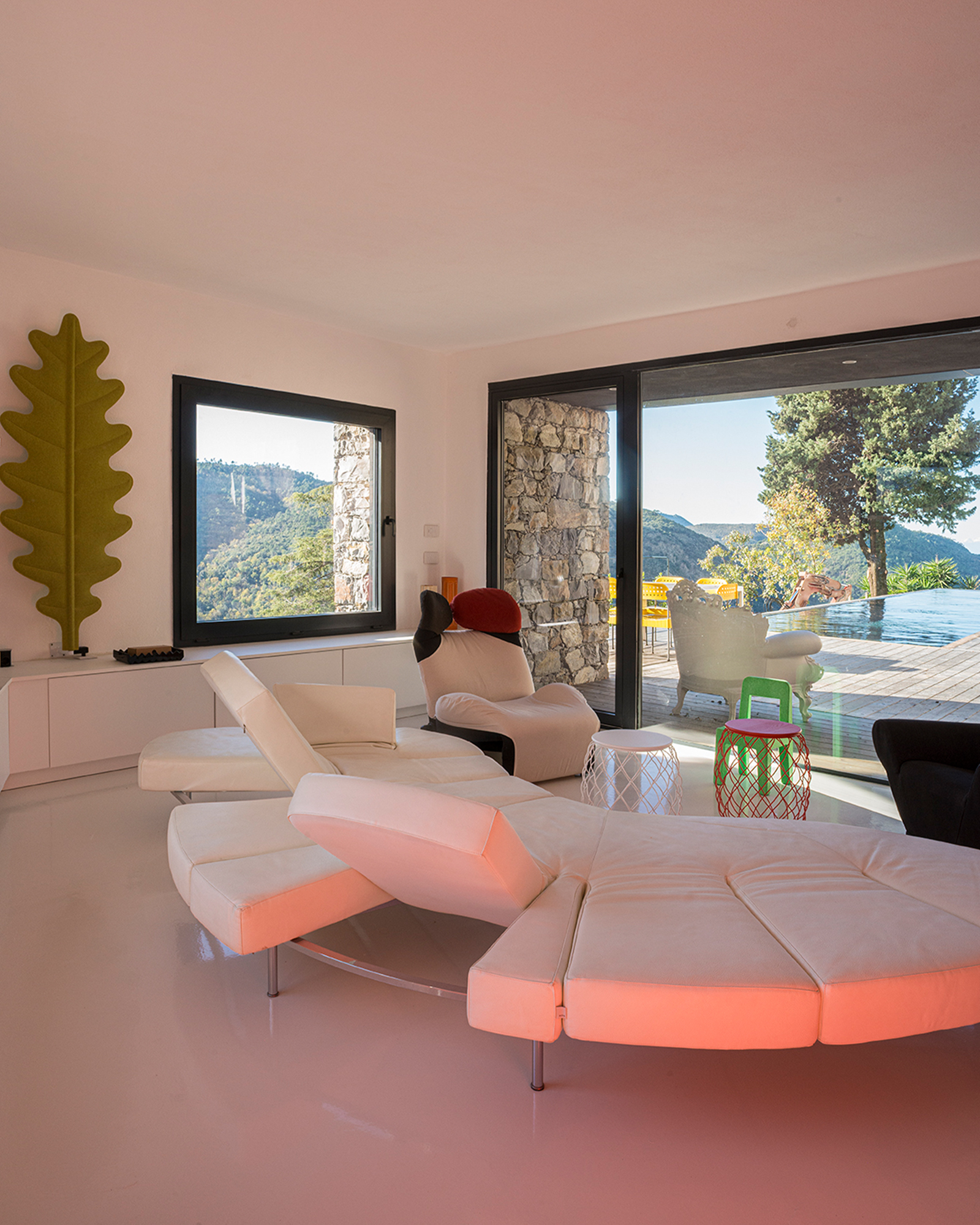 casa-rufo_villa_chiavarese-liguria-italy_interior-dining-sofa.jpg