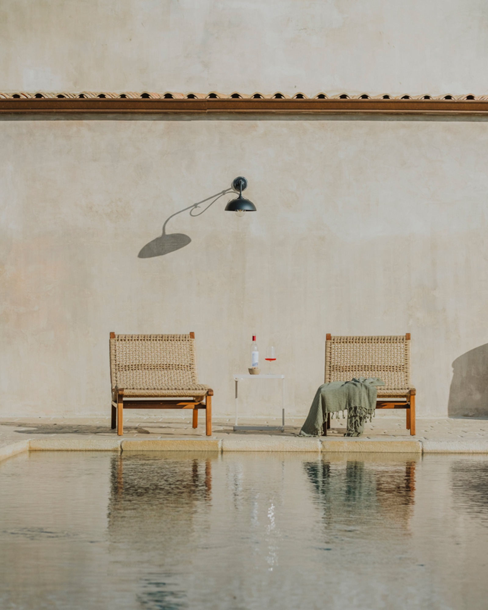 villa-prete_estate_puglia-italy_exterior-chair-pools.jpg