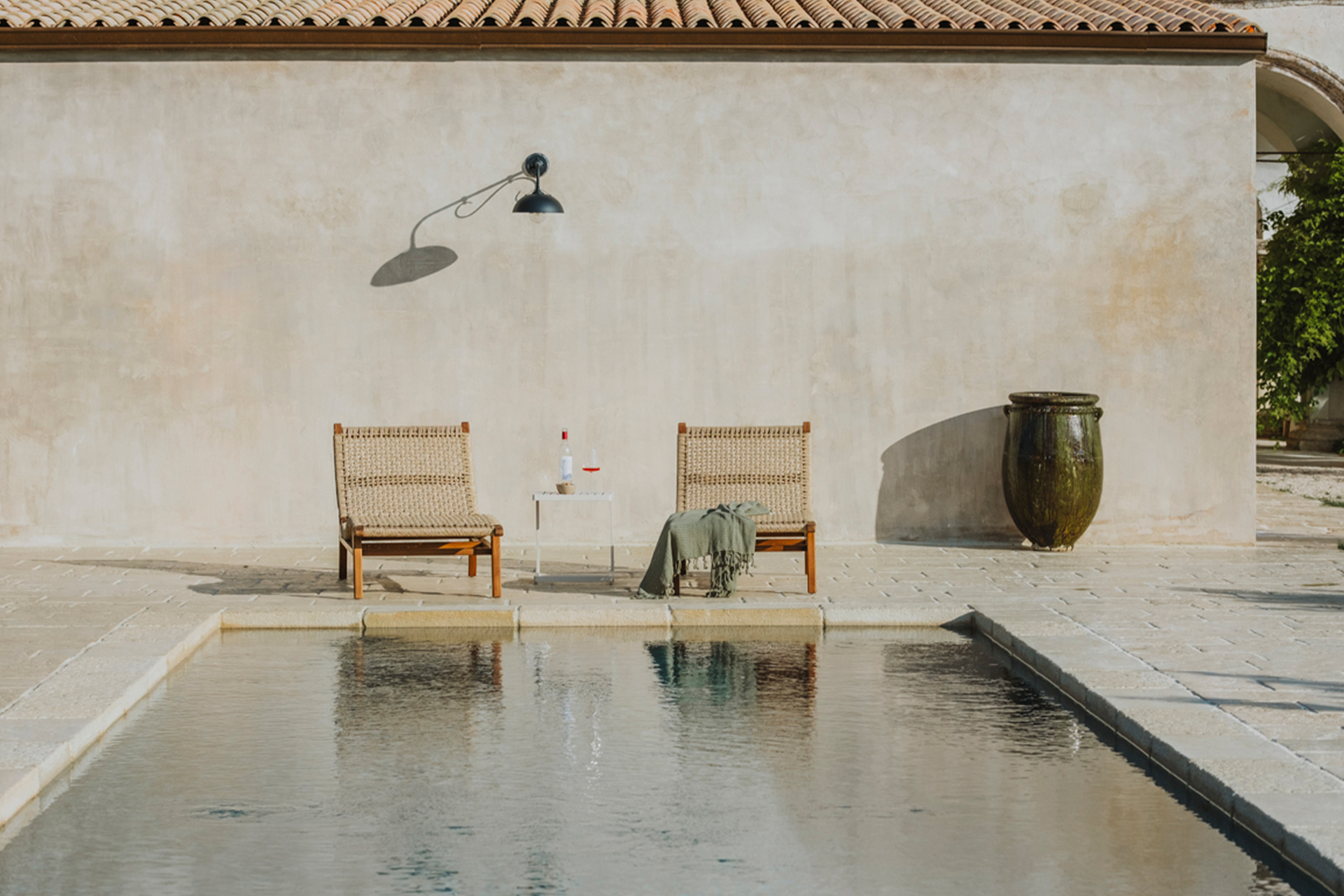 villa-prete_estate_puglia-italy_exterior-chairs.jpg