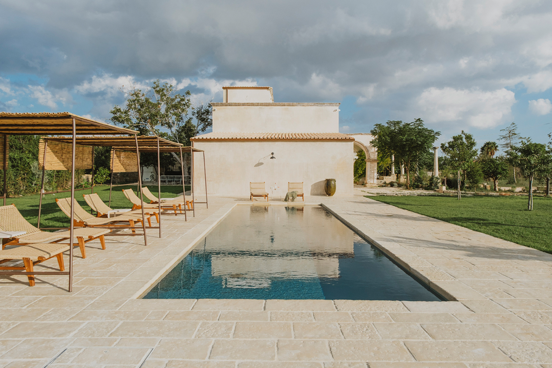 villa-prete_estate_puglia-italy_exterior-pool.jpg