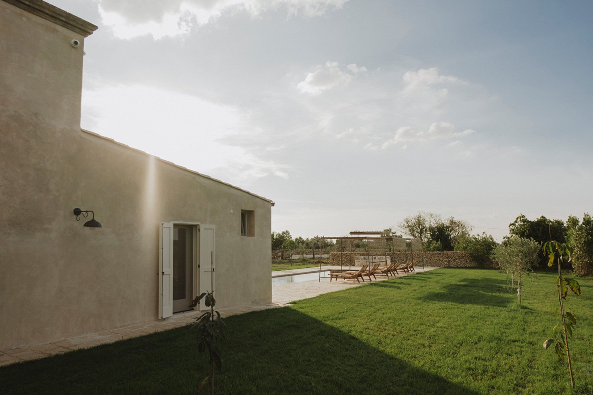 villa-prete_estate_puglia-italy_exterior-sun.jpg